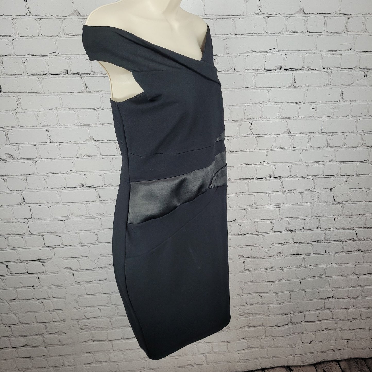 Lipsy Black Off Shoulder Short Sleeve Back Slit Stretch Bodycon Mini Dress 8