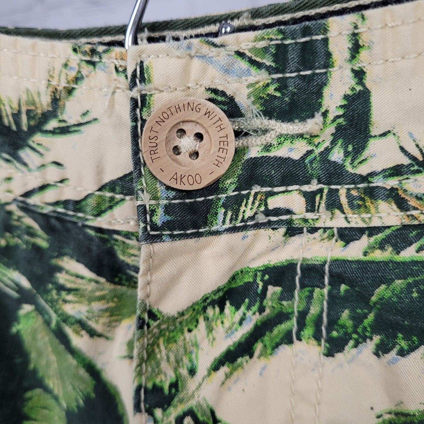 AKOO Beige Palm Tree 100% Cotton Cargo Snap Pockets Shorts Size 36 (35x12)