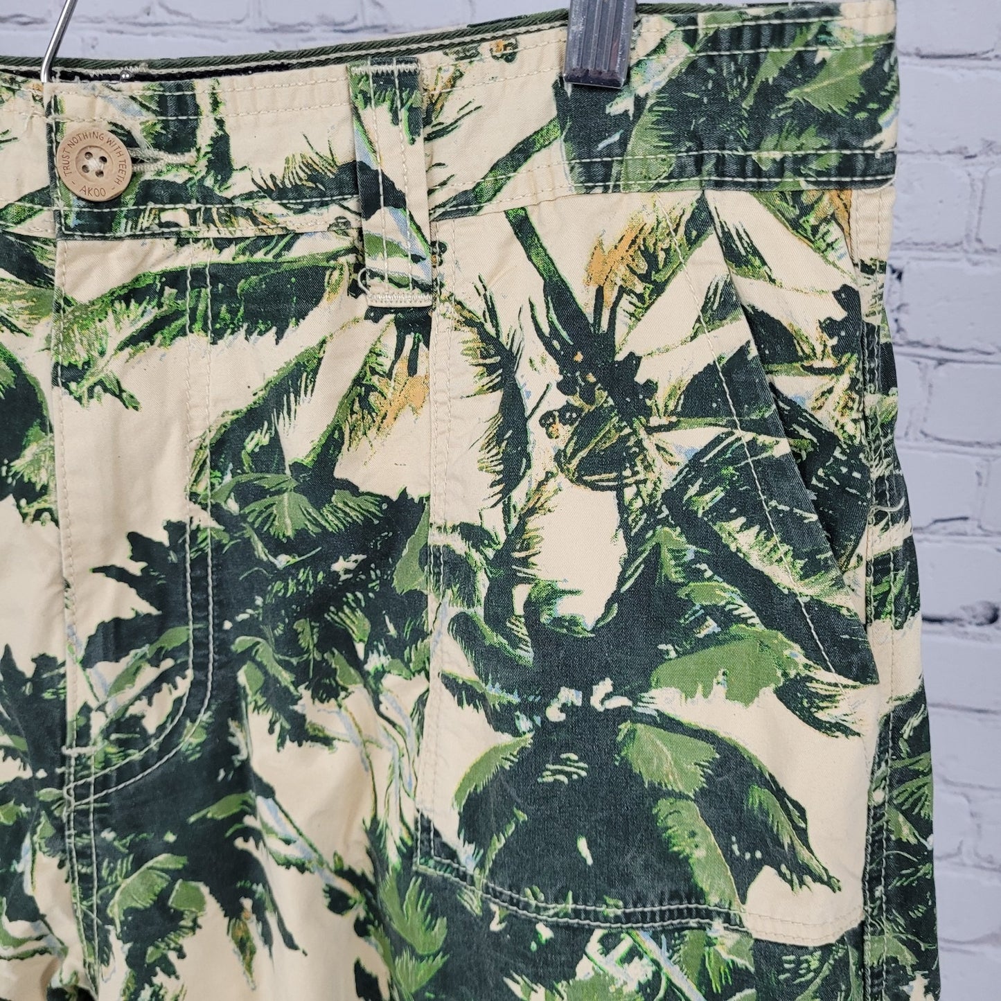 AKOO Beige Palm Tree 100% Cotton Cargo Snap Pockets Shorts Size 36 (35x12)