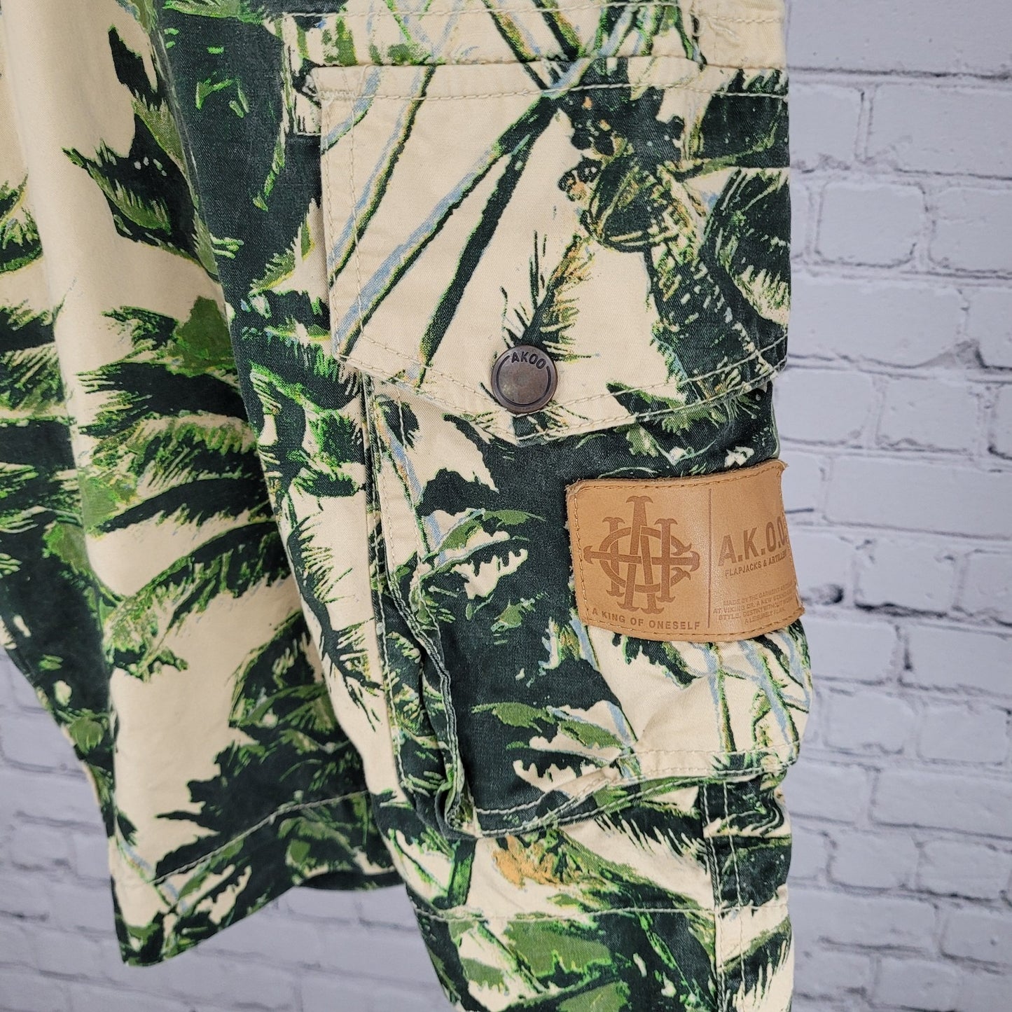 AKOO Beige Palm Tree 100% Cotton Cargo Snap Pockets Shorts Size 36 (35x12)