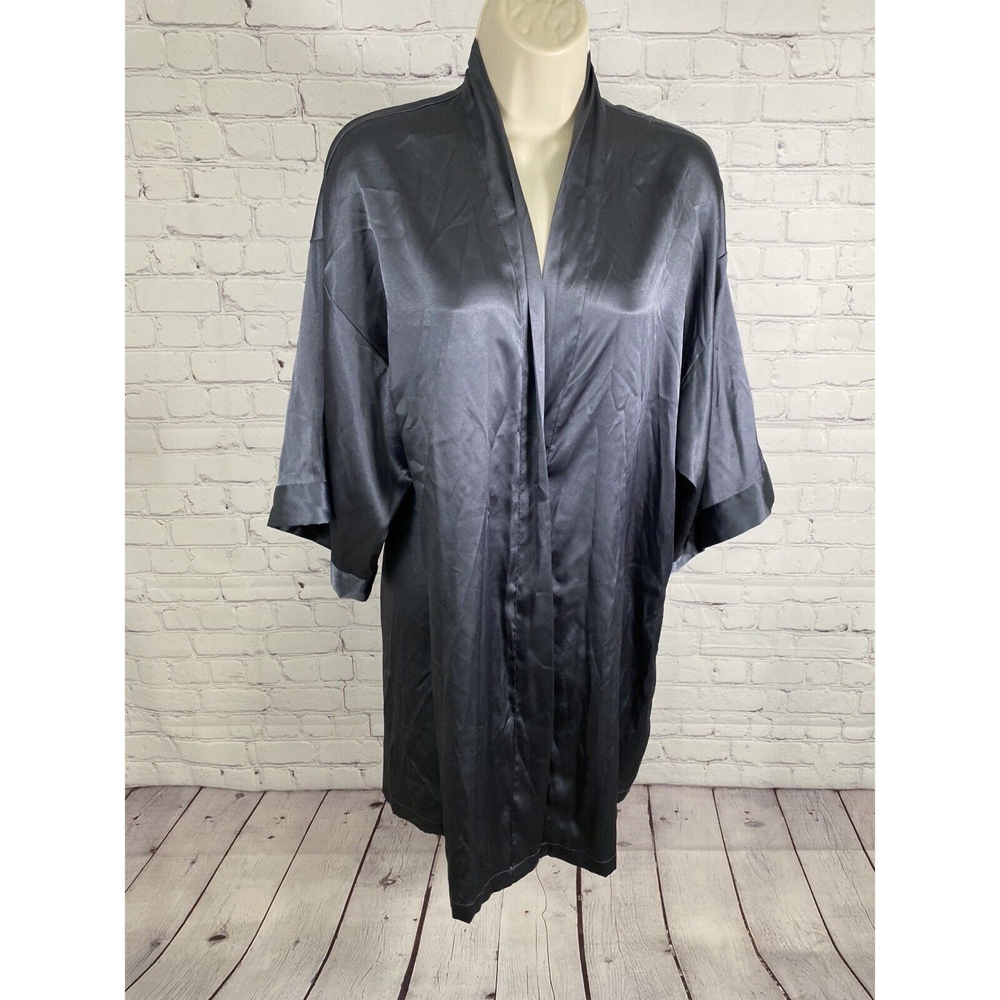 Victoria’s Secret Gray Satin Short Sleeve Robe With Pockets Women’s XS