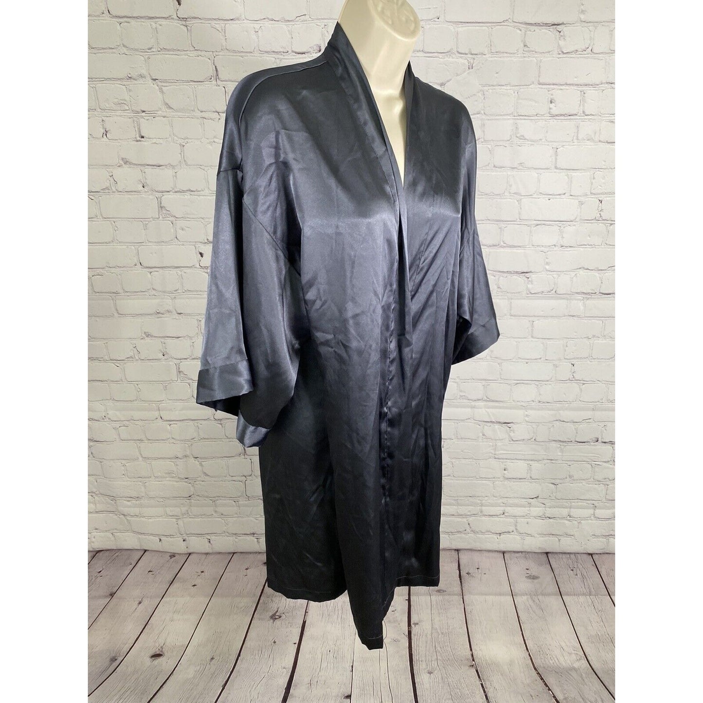 Victoria’s Secret Gray Satin Short Sleeve Robe With Pockets Women’s XS