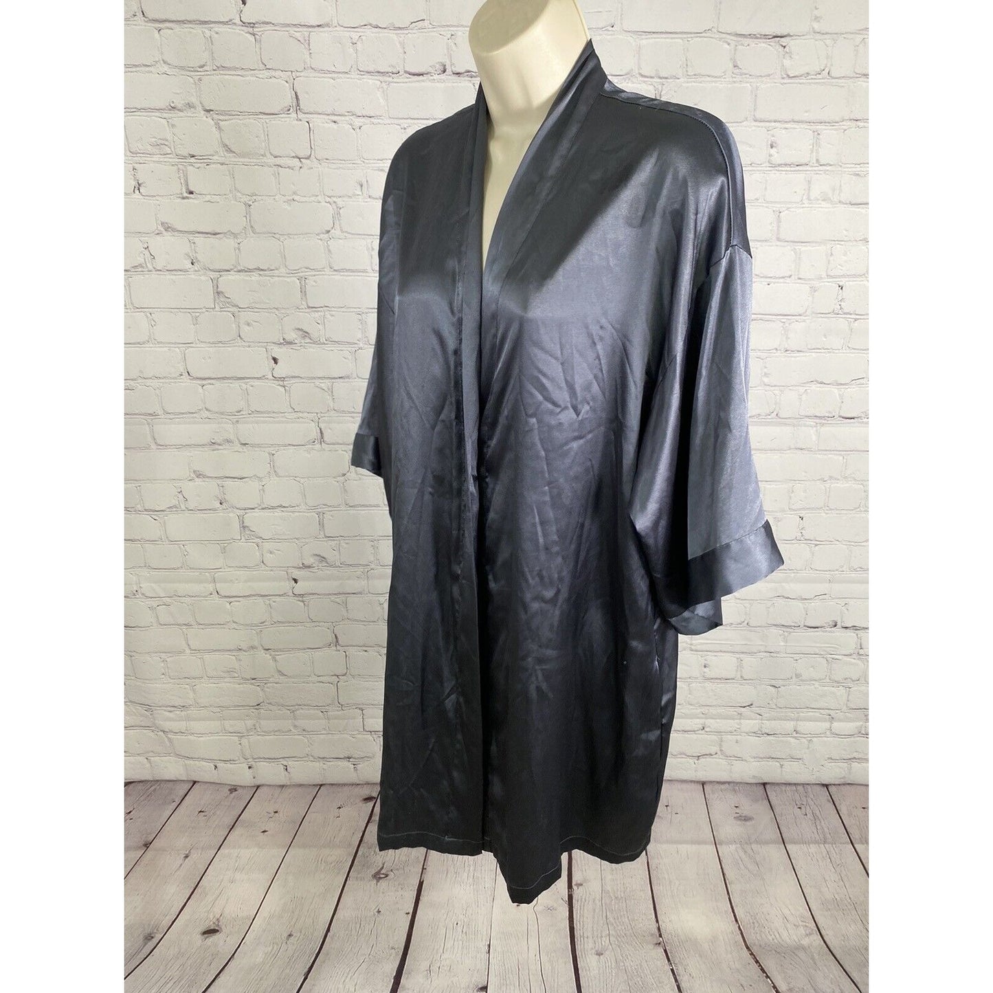 Victoria’s Secret Gray Satin Short Sleeve Robe With Pockets Women’s XS