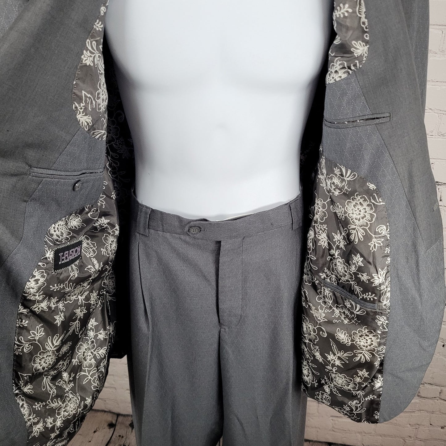 T-Fusion Italy Charcoal Diamond Durango 2 Piece Suit Set Size 46L 40W (36x31)