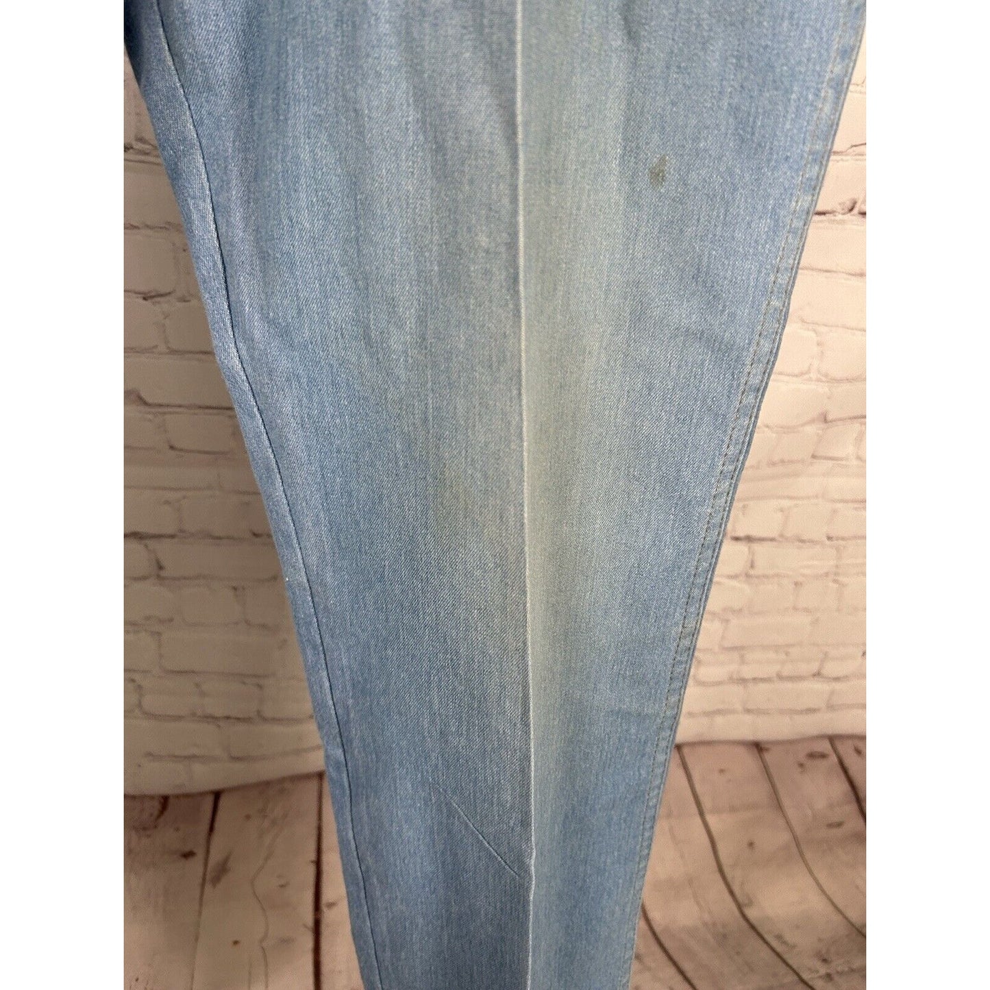 VTG Wrangler Light Wash Distressed Blue Denim Wide Leg Men’s Jeans (36 X 29)