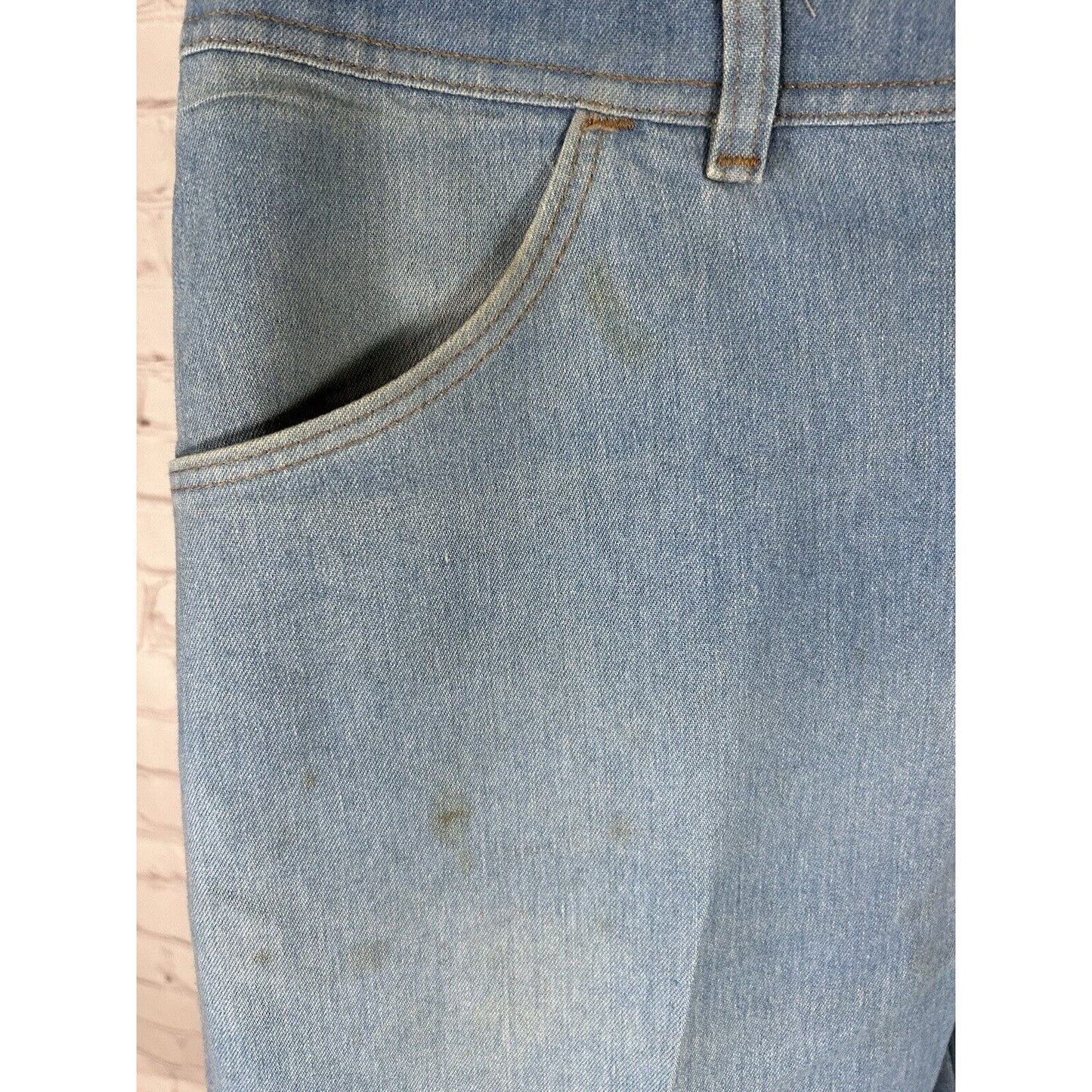 VTG Wrangler Light Wash Distressed Blue Denim Wide Leg Men’s Jeans (36 X 29)