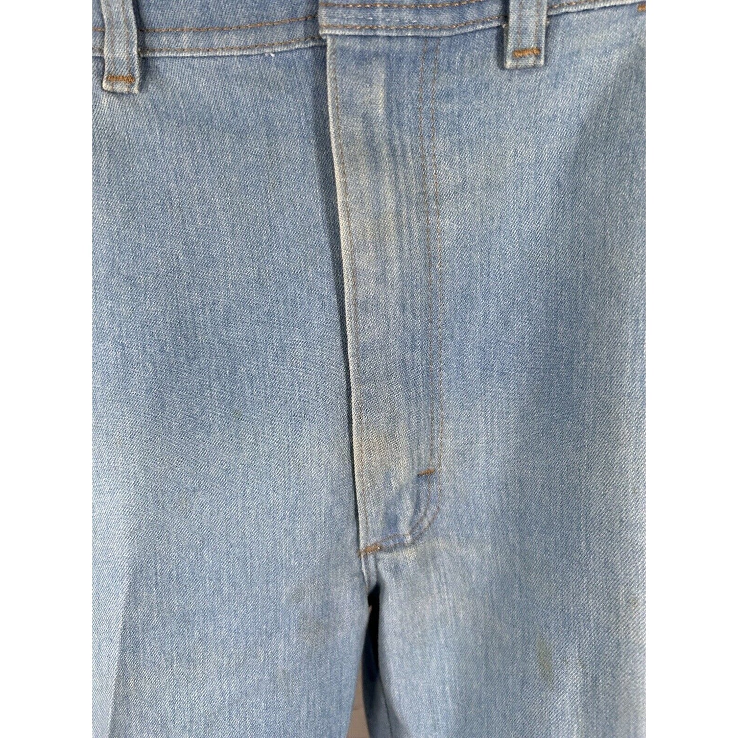 VTG Wrangler Light Wash Distressed Blue Denim Wide Leg Men’s Jeans (36 X 29)