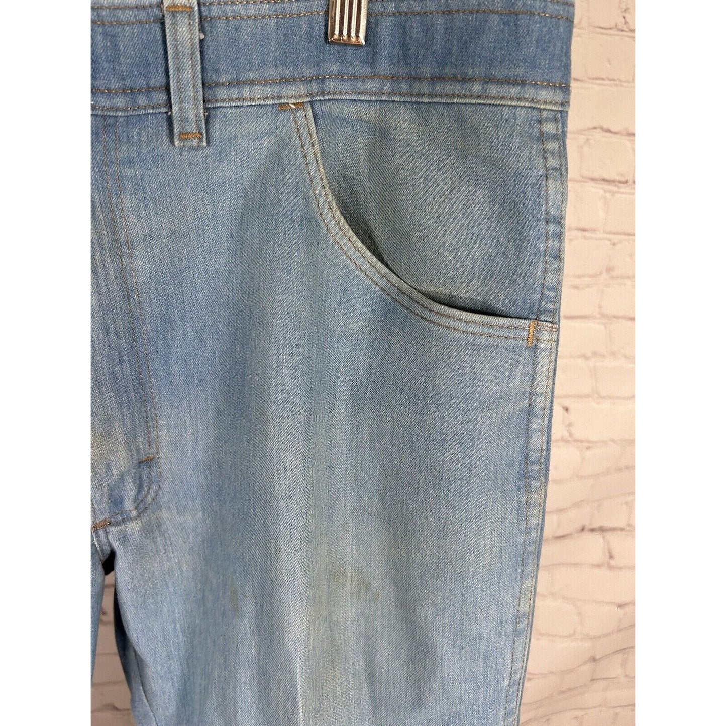 VTG Wrangler Light Wash Distressed Blue Denim Wide Leg Men’s Jeans (36 X 29)