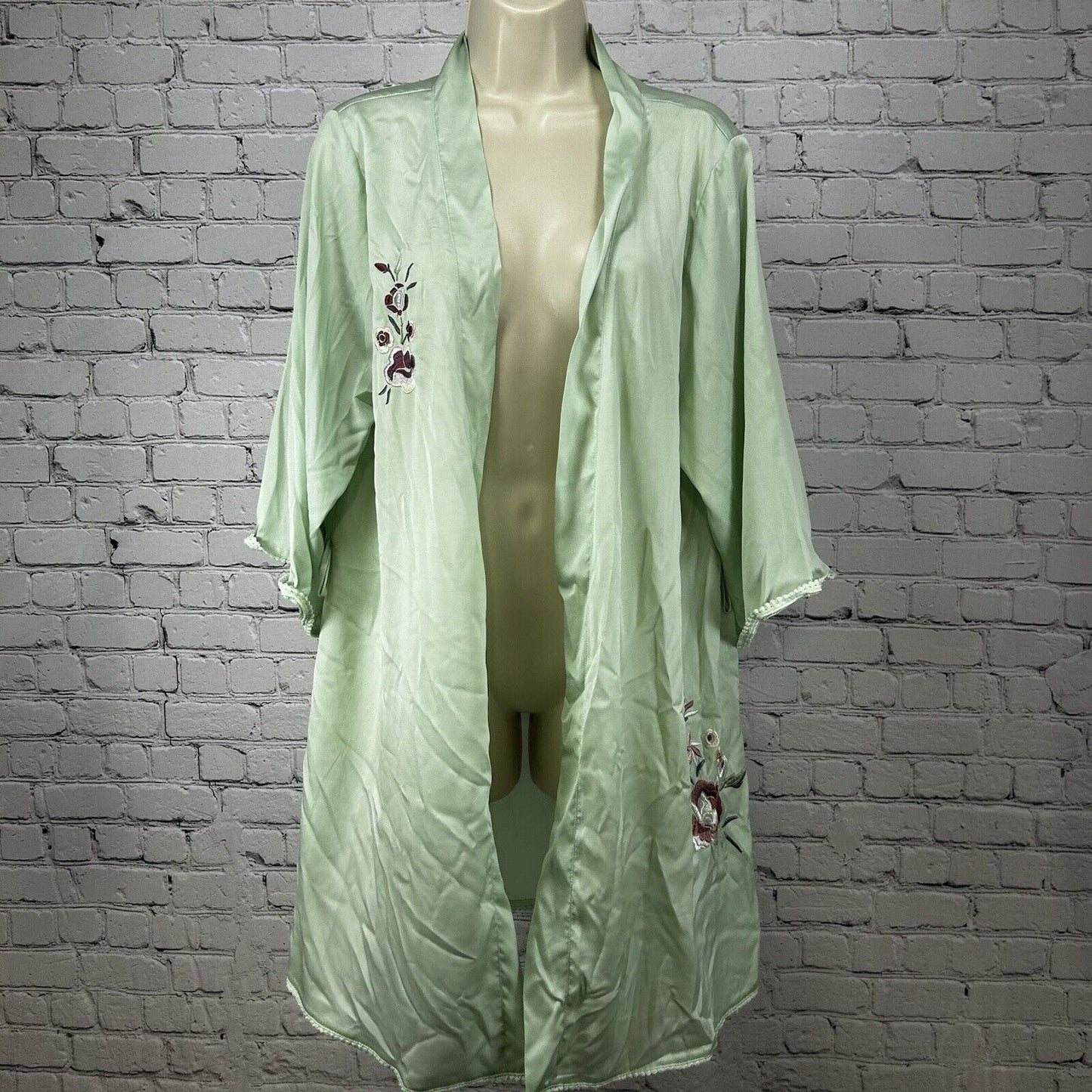 World Market Green Embroidered Floral Lightweight Midi Robe Size 0/S One Size
