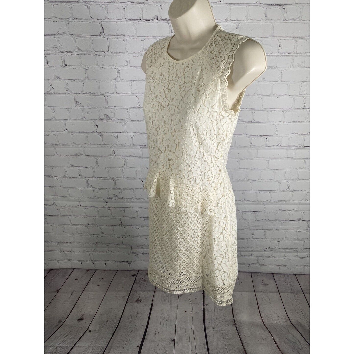 Zara Trafuluc Off White Floral Lace Overlay Ruffle Waist Pencil Dress Women’s XS
