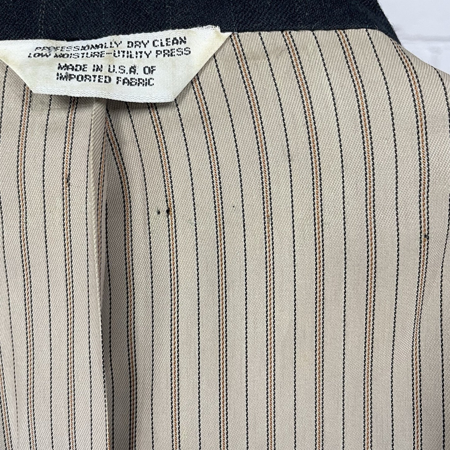 Hunting Horn Black Striped Wool 2 Button Ventless Notch Blazer USA Made Size 46L