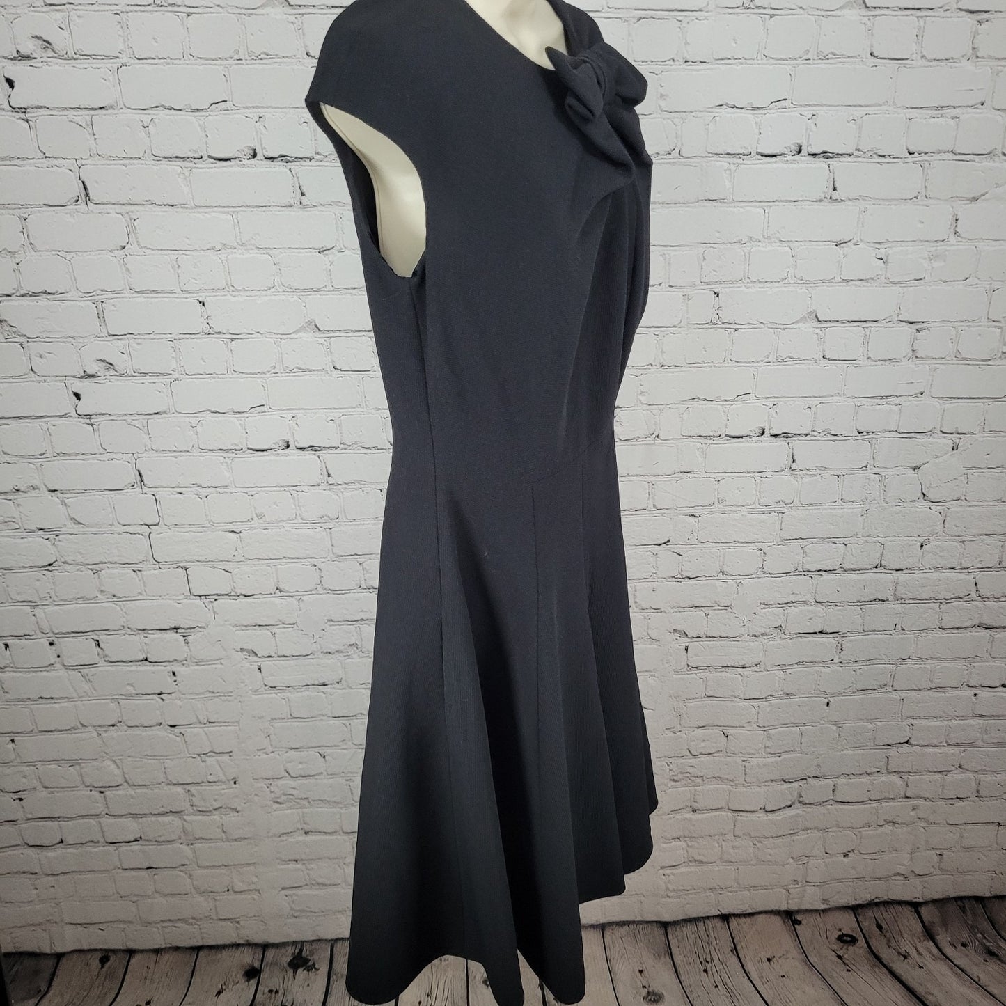 Talbot Runhof Black Wool Blend Bow Accent Pleated Dress Germany Made Size 8