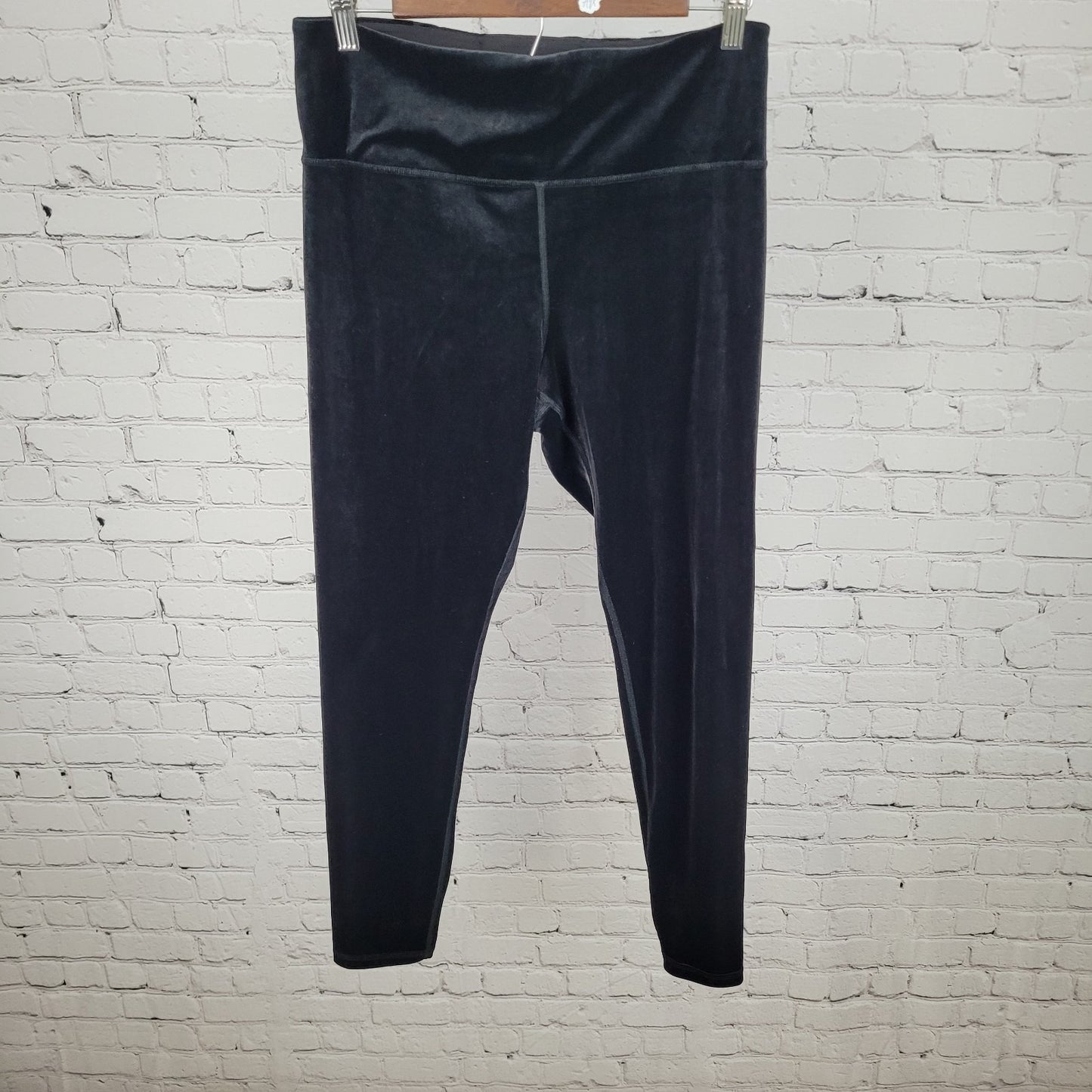Athleta Black Elation Velvet Tight Athleisure Yoga Pants Size Large L (30x28)