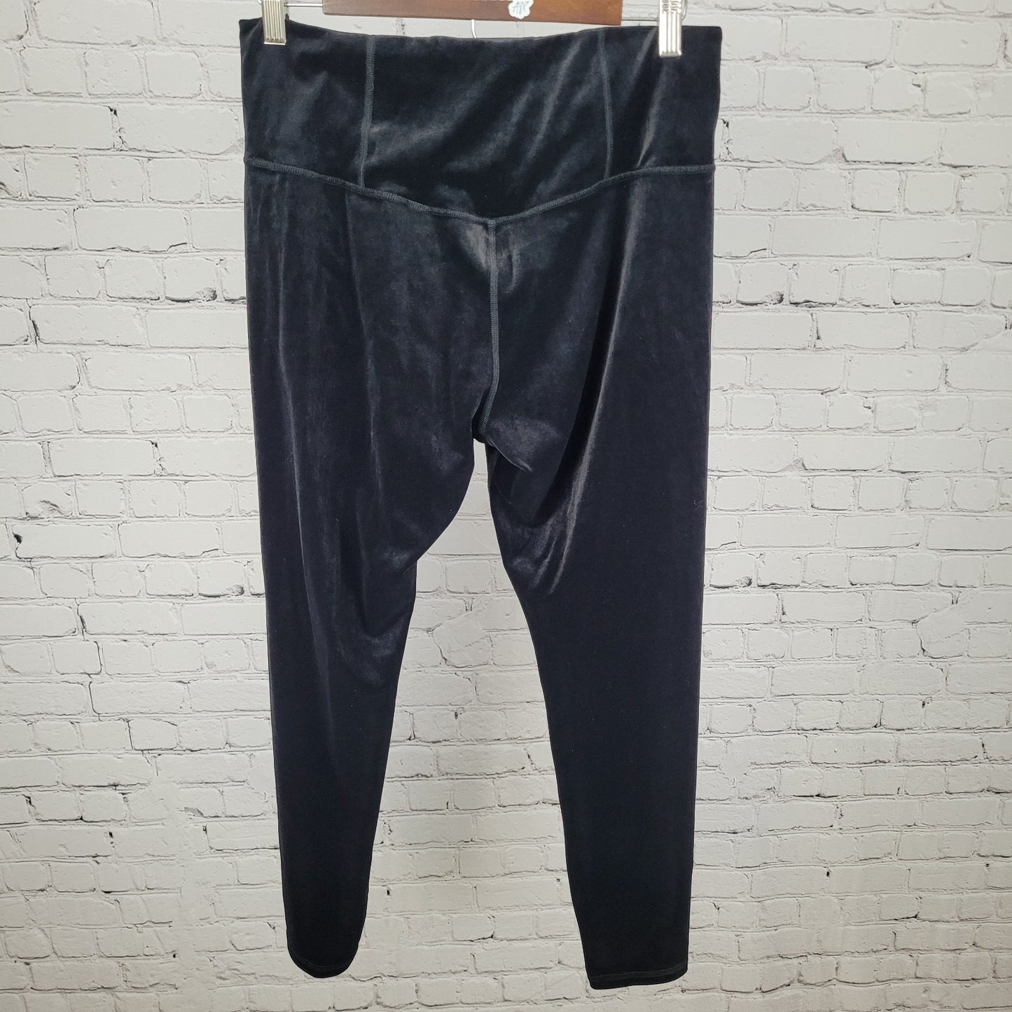 Athleta Black Elation Velvet Tight Athleisure Yoga Pants Size Large L (30x28)