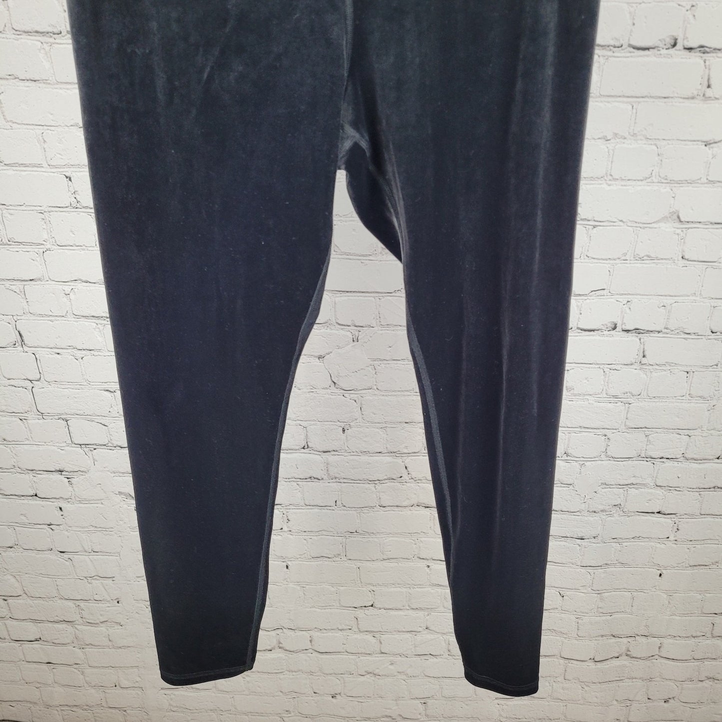 Athleta Black Elation Velvet Tight Athleisure Yoga Pants Size Large L (30x28)