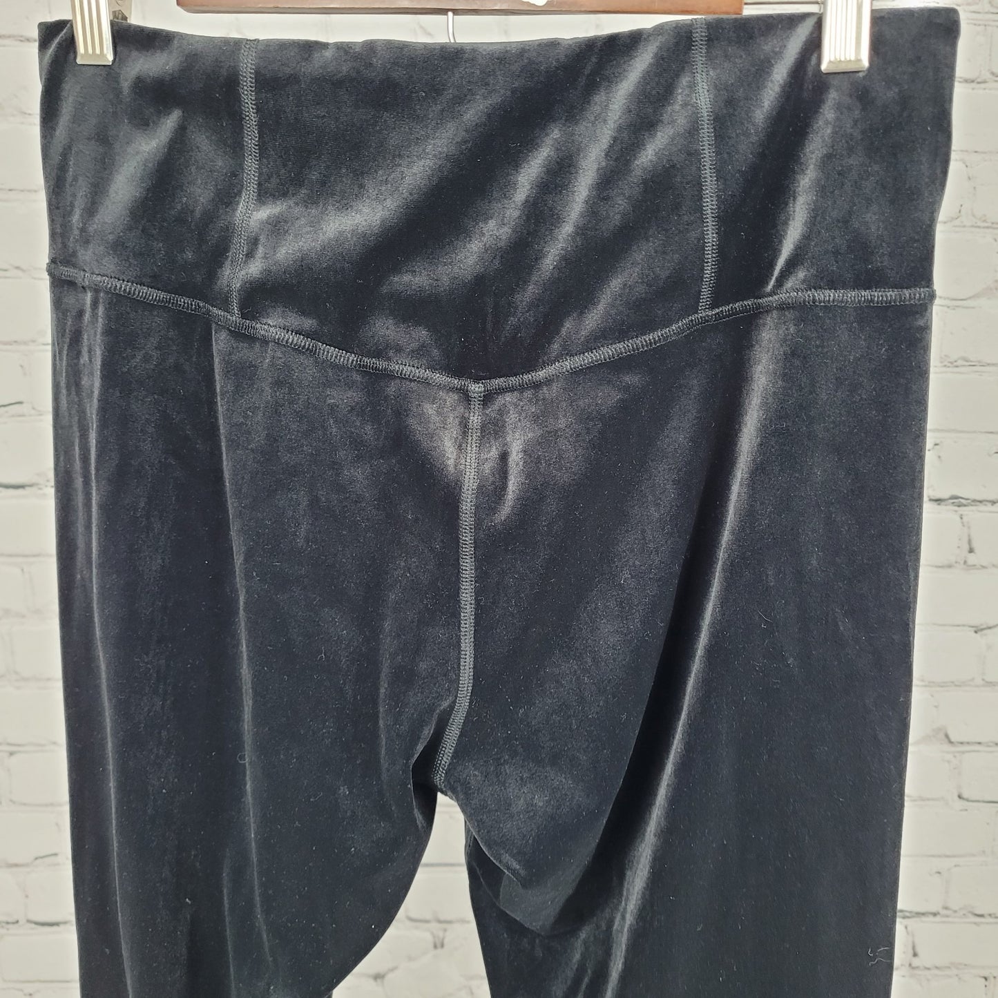 Athleta Black Elation Velvet Tight Athleisure Yoga Pants Size Large L (30x28)