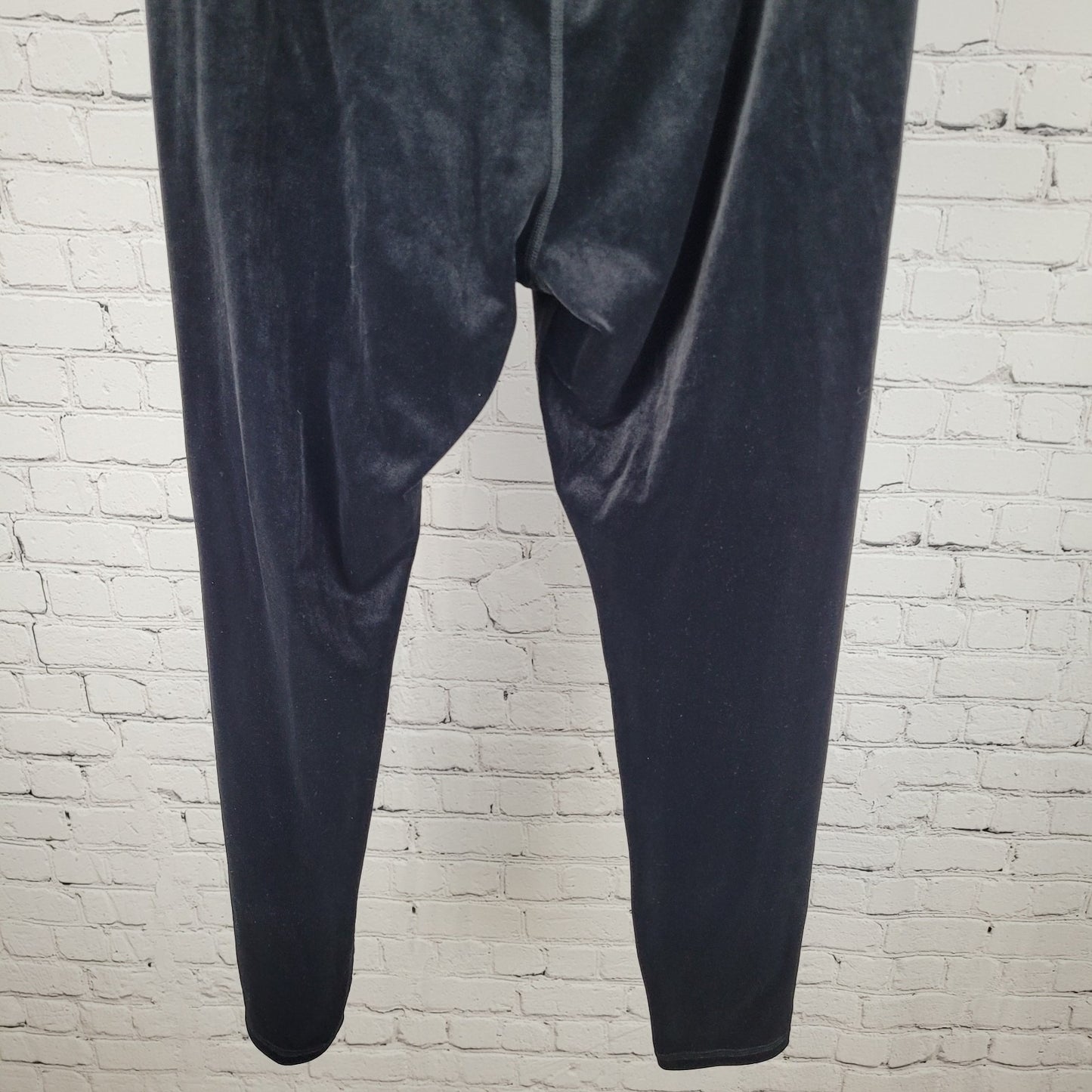 Athleta Black Elation Velvet Tight Athleisure Yoga Pants Size Large L (30x28)