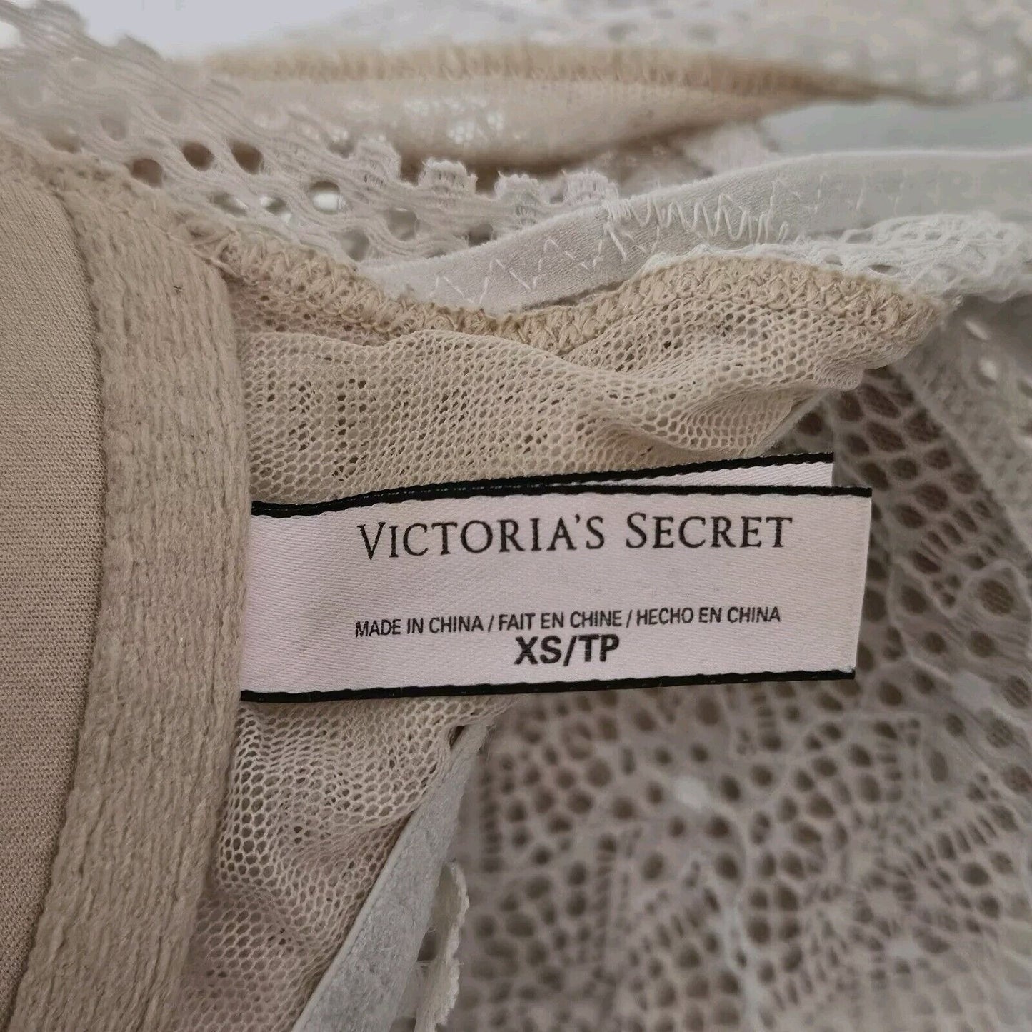 Victoria's Secret Off White Lace Pull Over Lined Racer Back Sports Bra Size XS