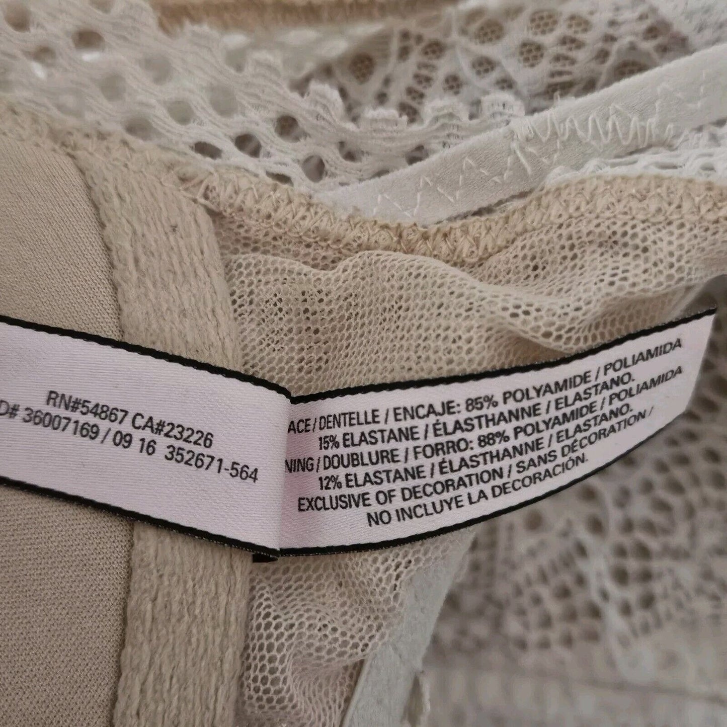 Victoria's Secret Off White Lace Pull Over Lined Racer Back Sports Bra Size XS