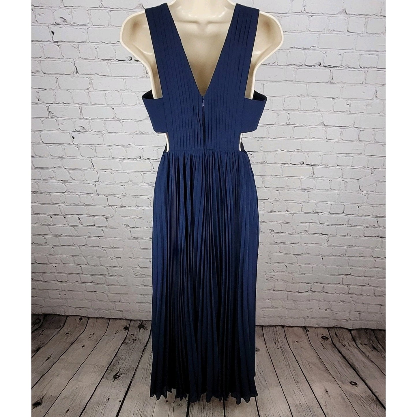 Fame & Partners Dark Blue Pleated Chiffon Cut Out Sleeveless Maxi Dress Size 4
