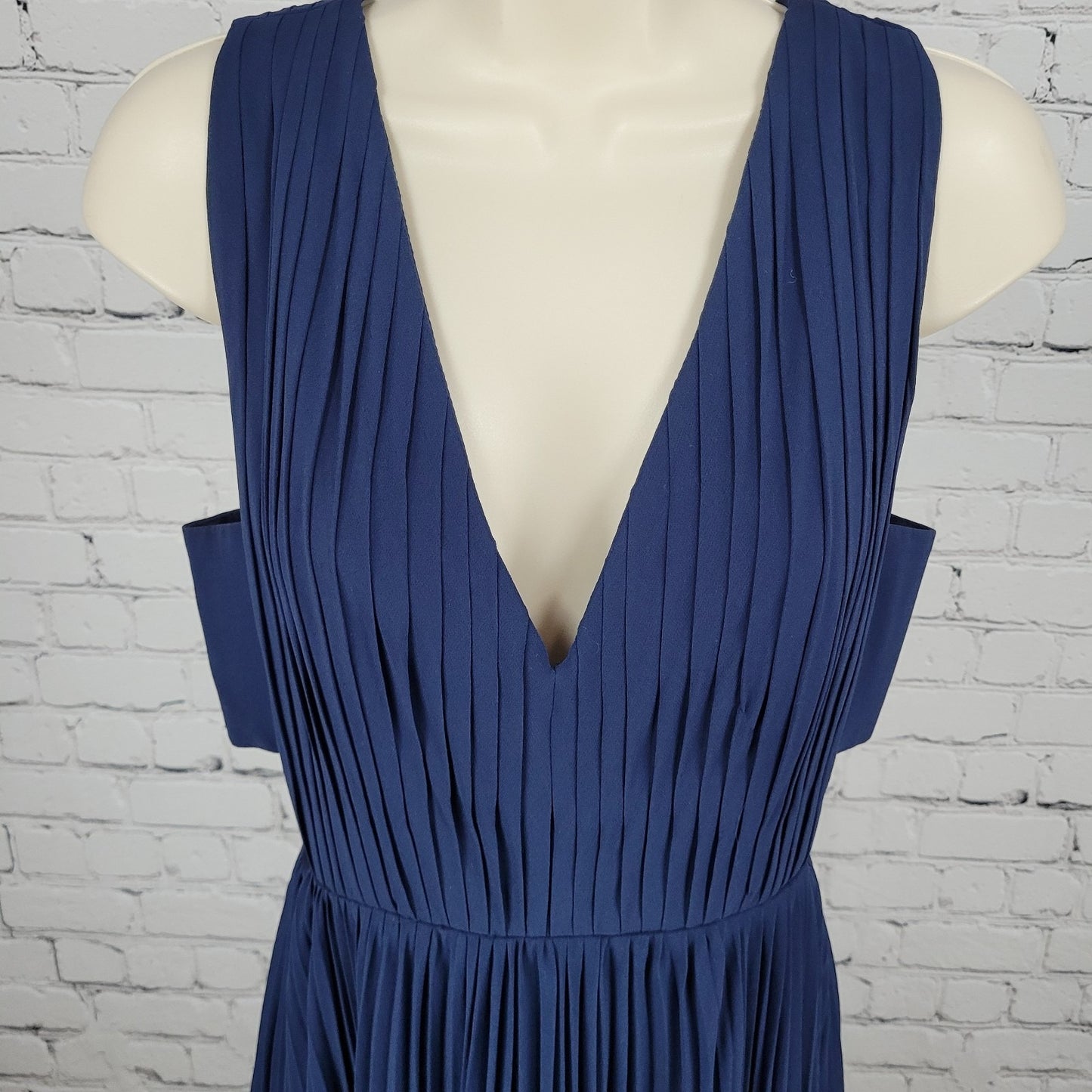 Fame & Partners Dark Blue Pleated Chiffon Cut Out Sleeveless Maxi Dress Size 4