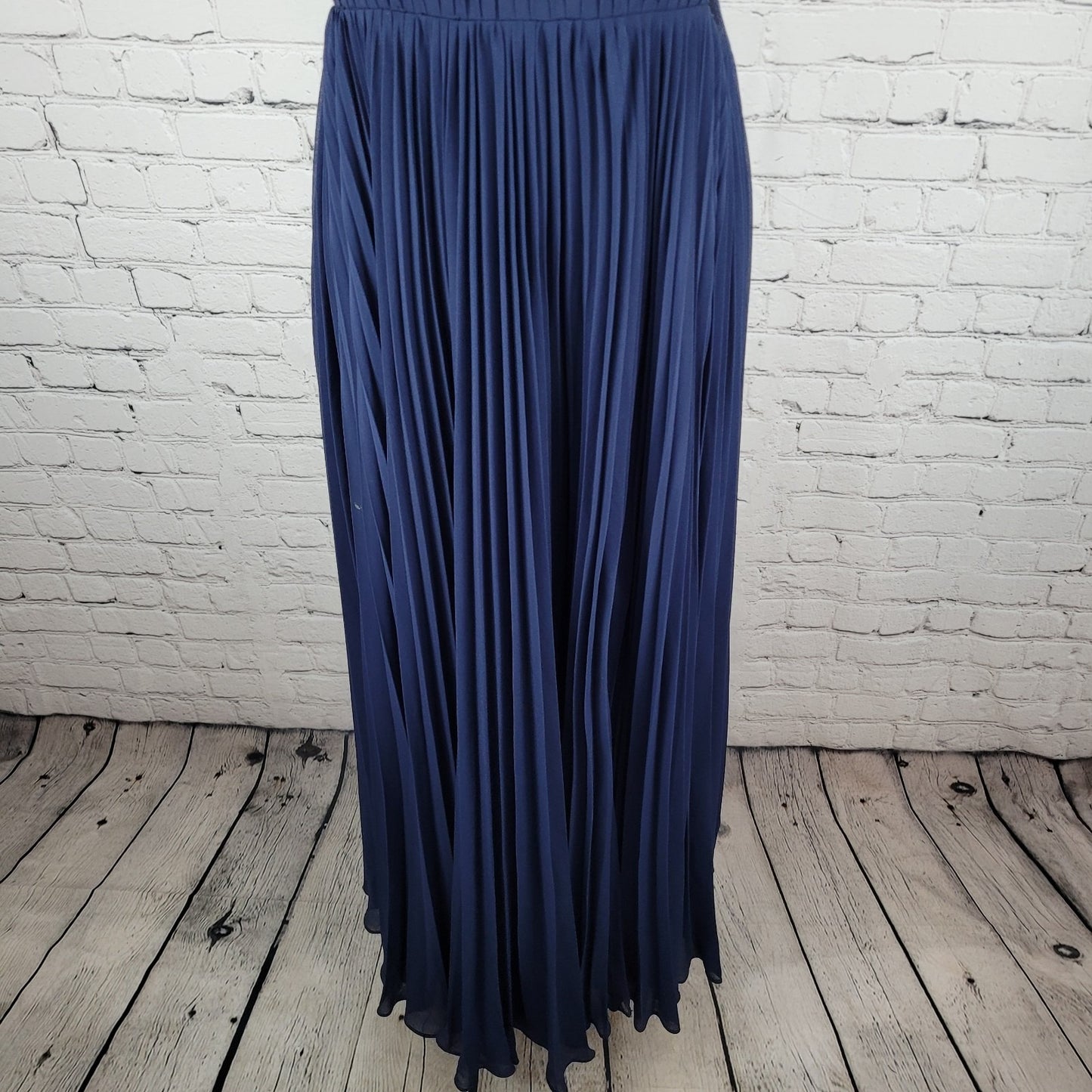 Fame & Partners Dark Blue Pleated Chiffon Cut Out Sleeveless Maxi Dress Size 4