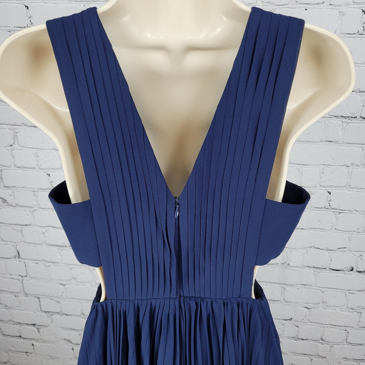 Fame & Partners Dark Blue Pleated Chiffon Cut Out Sleeveless Maxi Dress Size 4