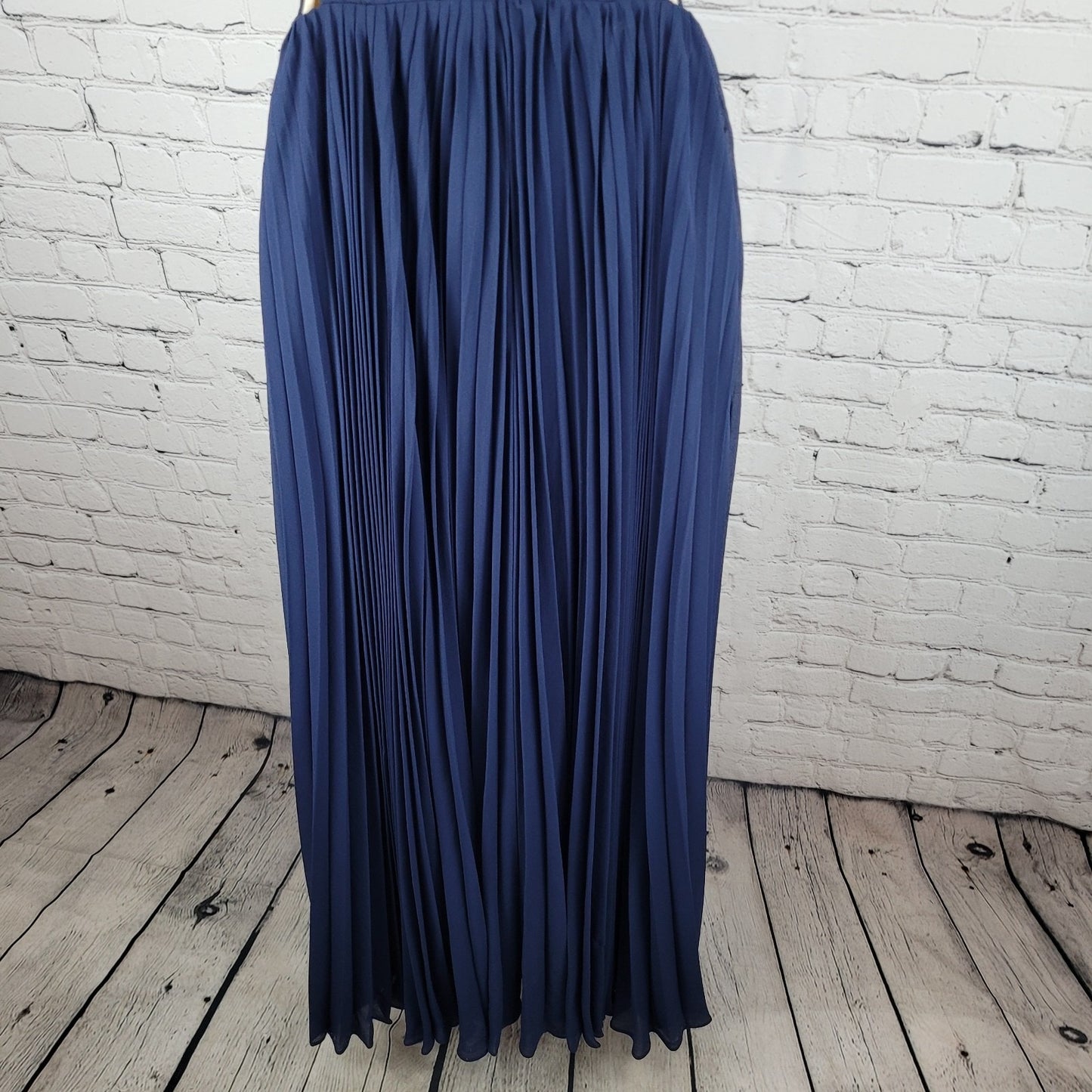 Fame & Partners Dark Blue Pleated Chiffon Cut Out Sleeveless Maxi Dress Size 4