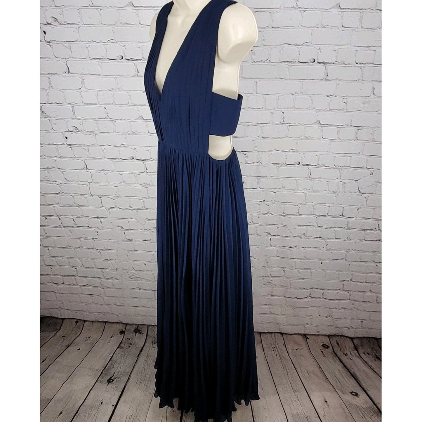 Fame & Partners Dark Blue Pleated Chiffon Cut Out Sleeveless Maxi Dress Size 4