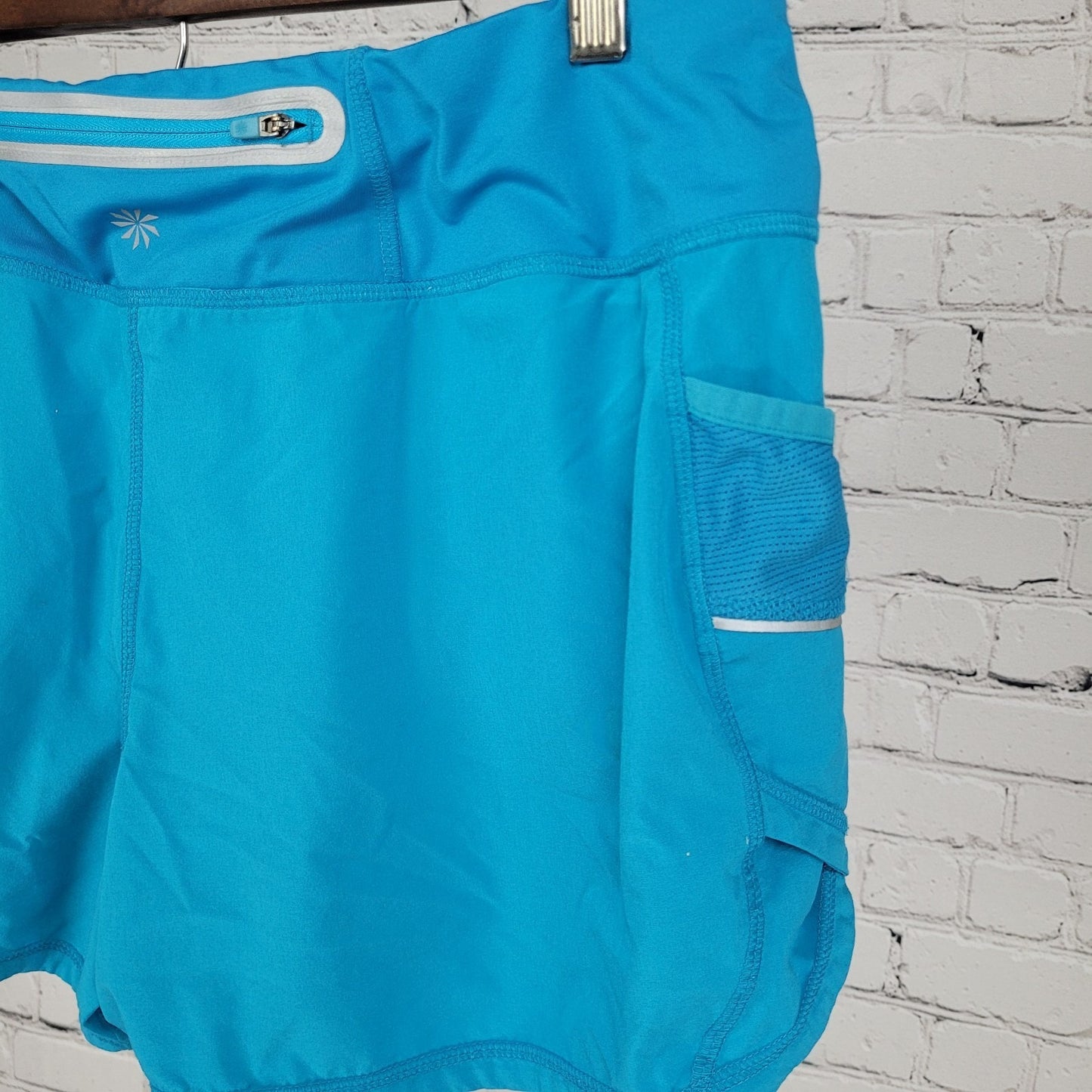 Athleta Blue Lightweight Stretch Built In Panty Lined Athletic Shorts Large L