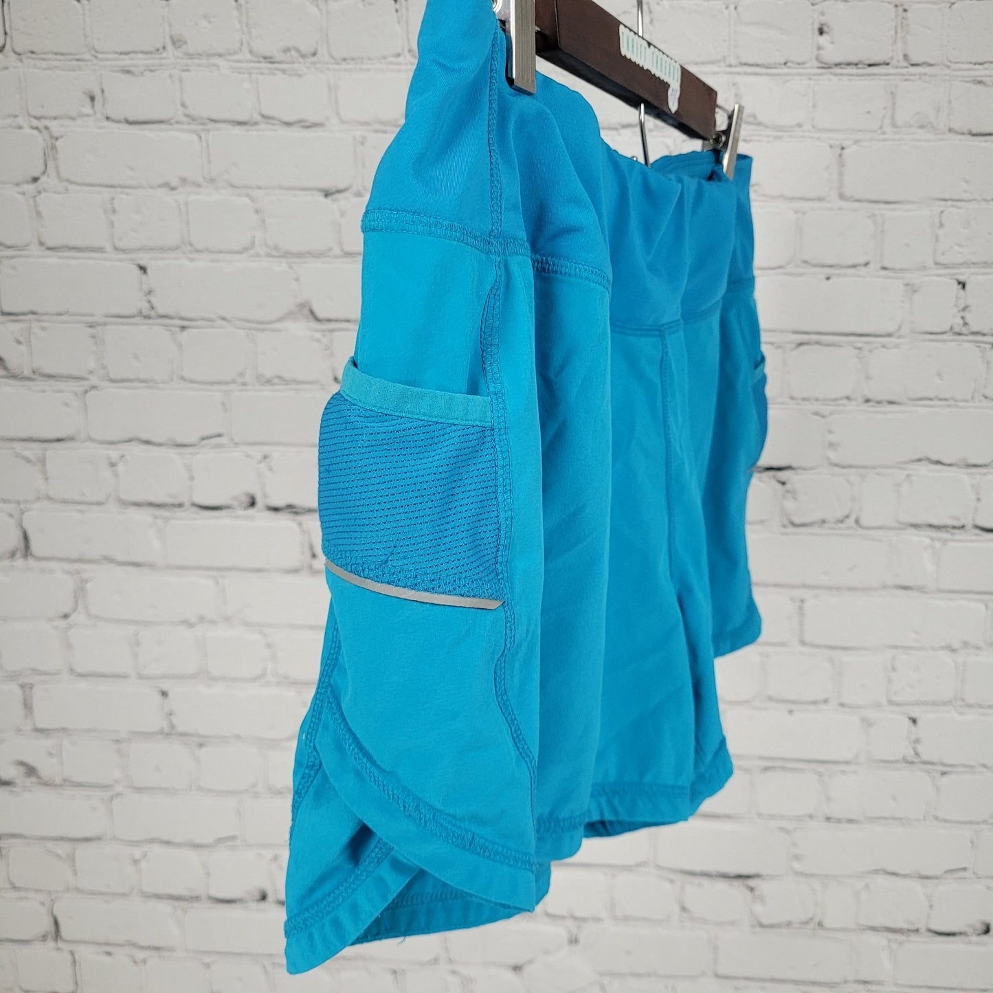 Athleta Blue Lightweight Stretch Built In Panty Lined Athletic Shorts Large L