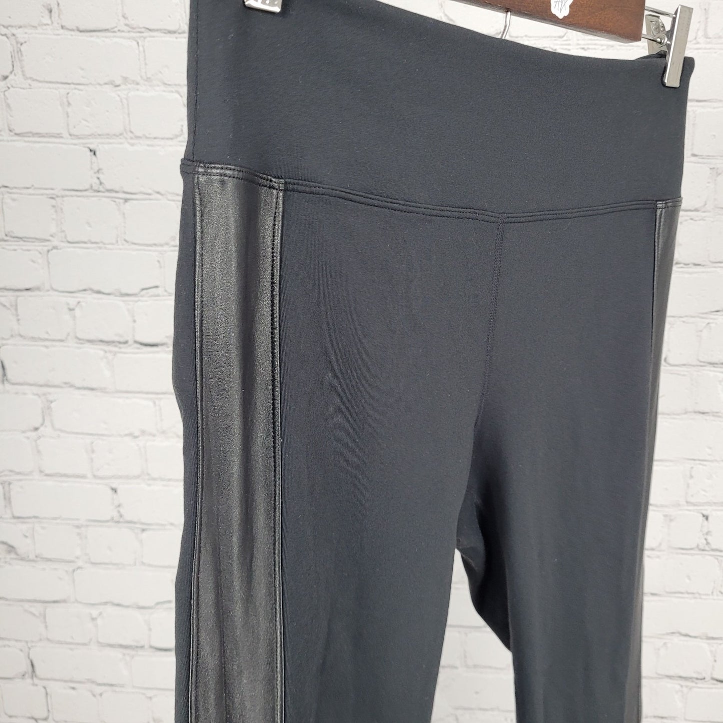 Athleta Black Faux Leather Tux Metro Athleisure Pants Leggings Medium M (29x29)