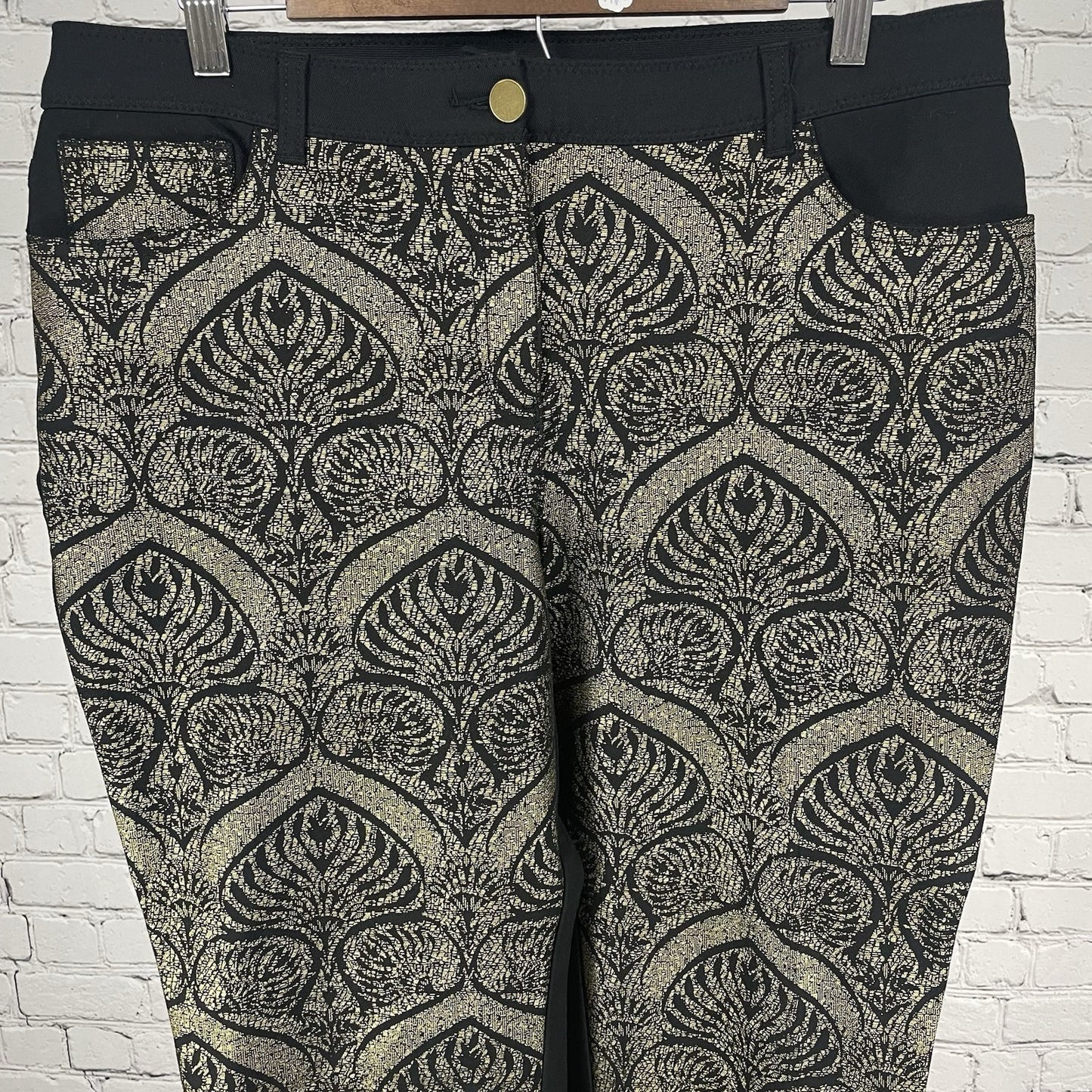 Chico’s Black & Gold Damask Tapered Stretch Ankle Pants Size 2 US 12 (34x27.5)