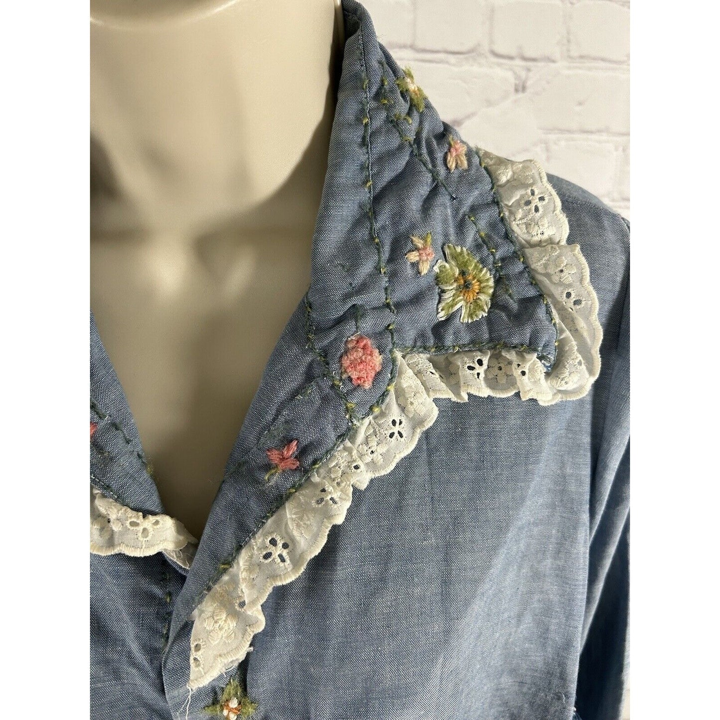 VTG JCPenney Big Mac Embroidered Chambray Lace Trim Button Up Shirt Women’s L