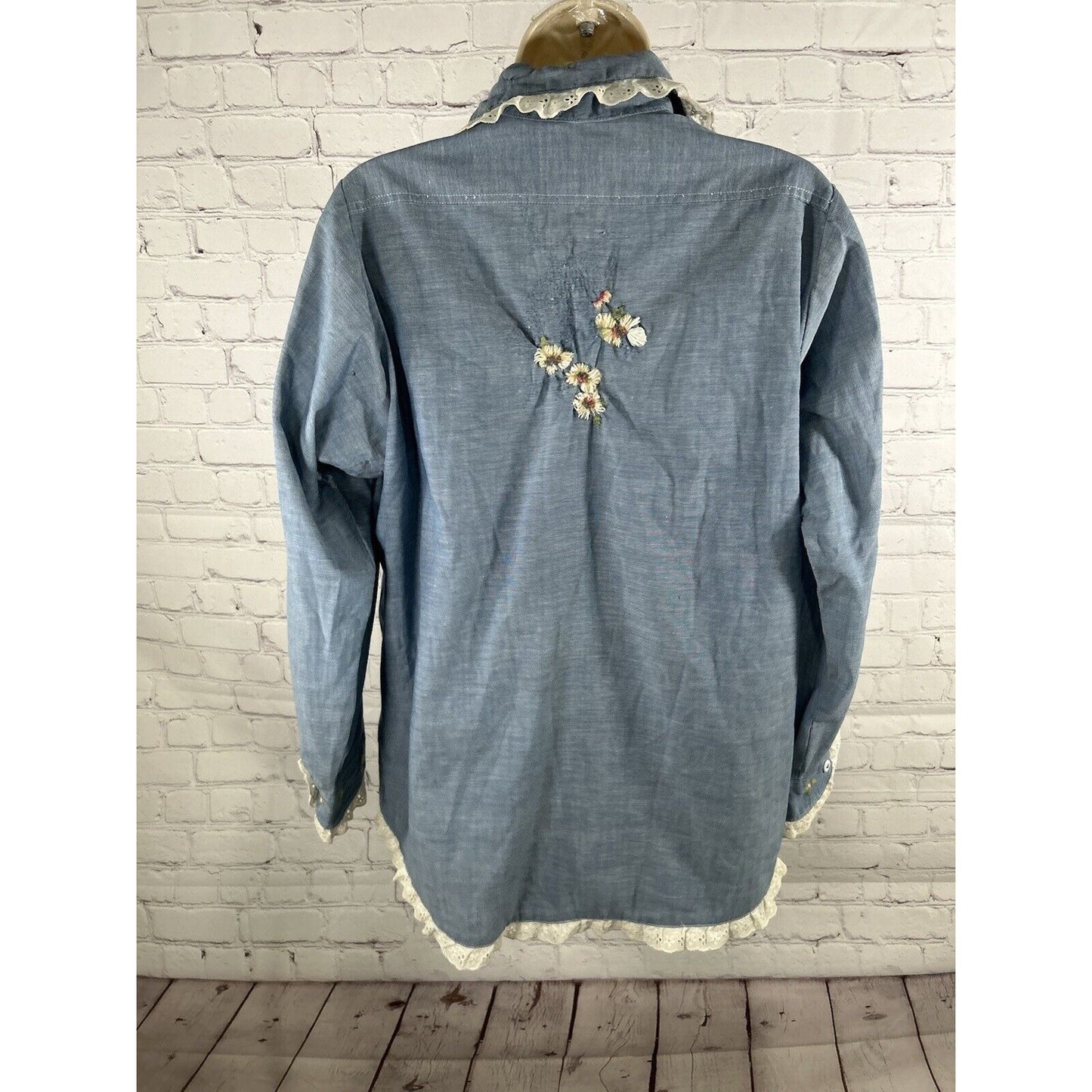 VTG JCPenney Big Mac Embroidered Chambray Lace Trim Button Up Shirt Women’s L