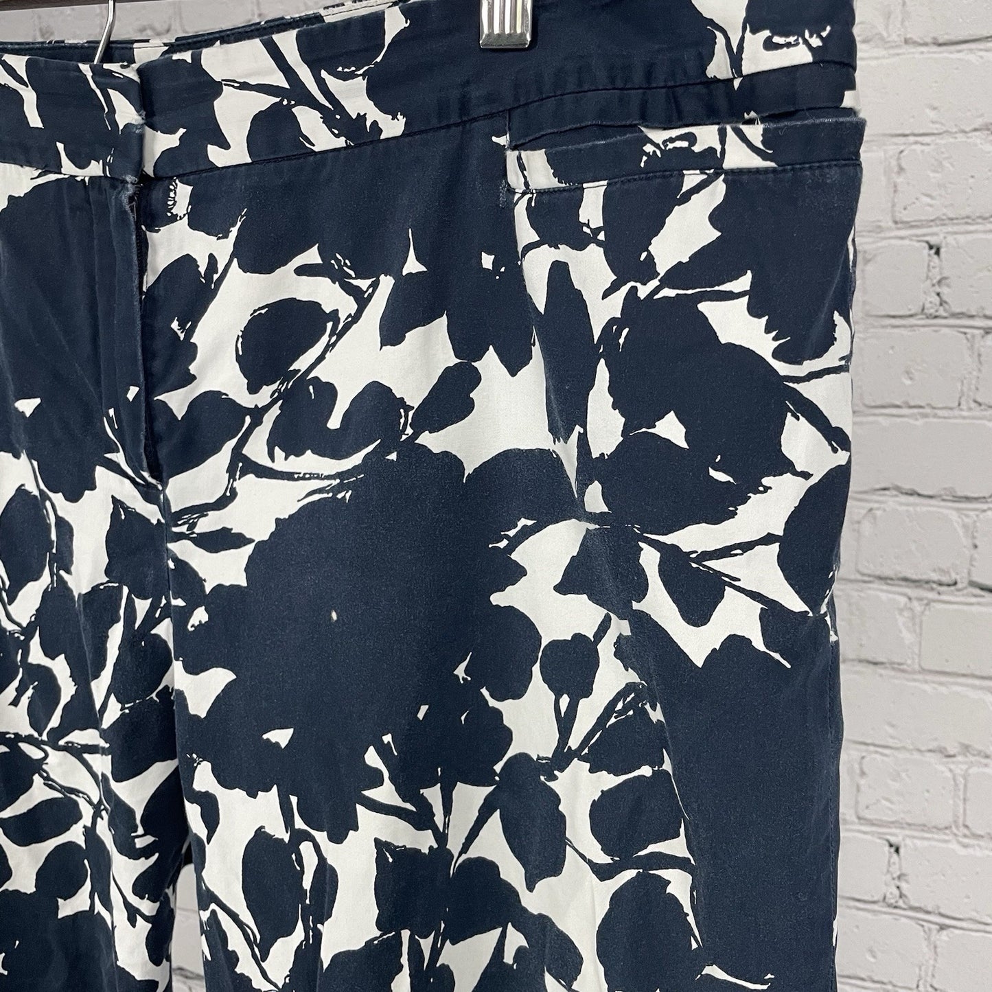 Lafayette 148 Blue White Floral Lightweight Crop Capri Pants Size 16 (38x23.5)