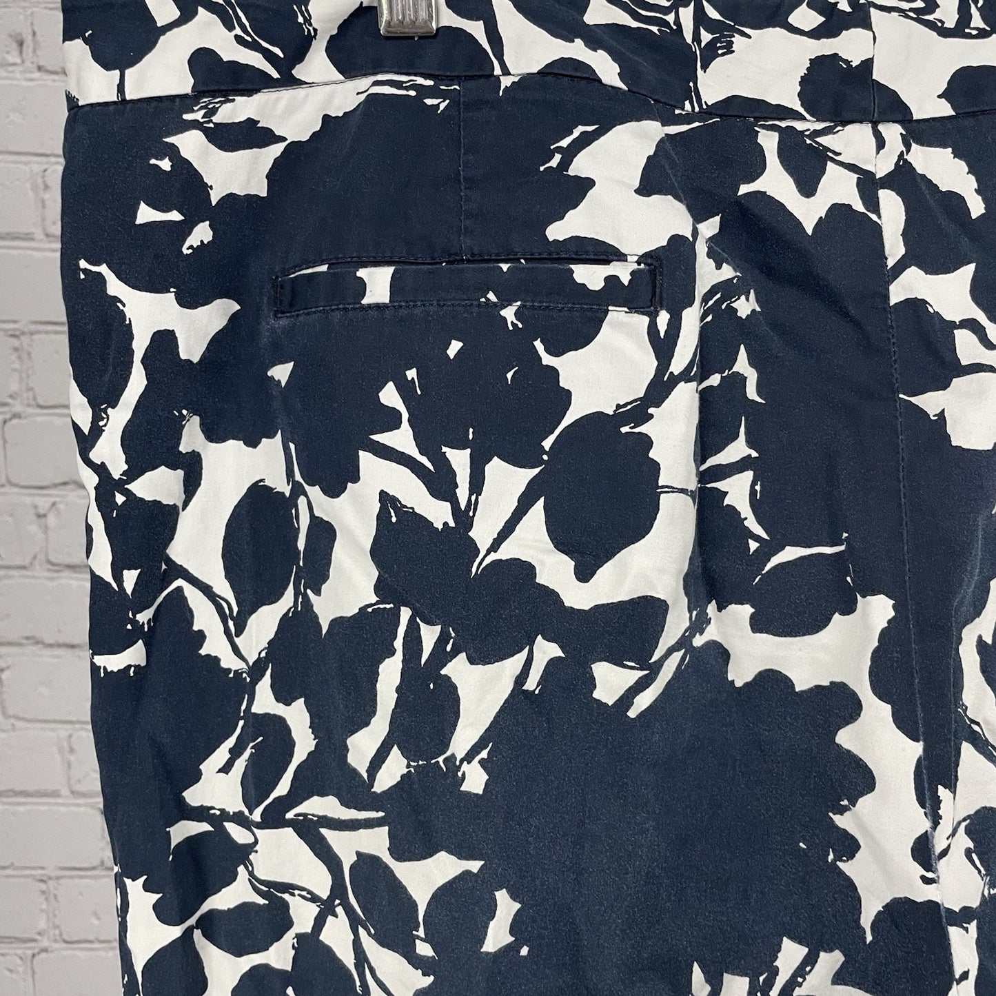 Lafayette 148 Blue White Floral Lightweight Crop Capri Pants Size 16 (38x23.5)