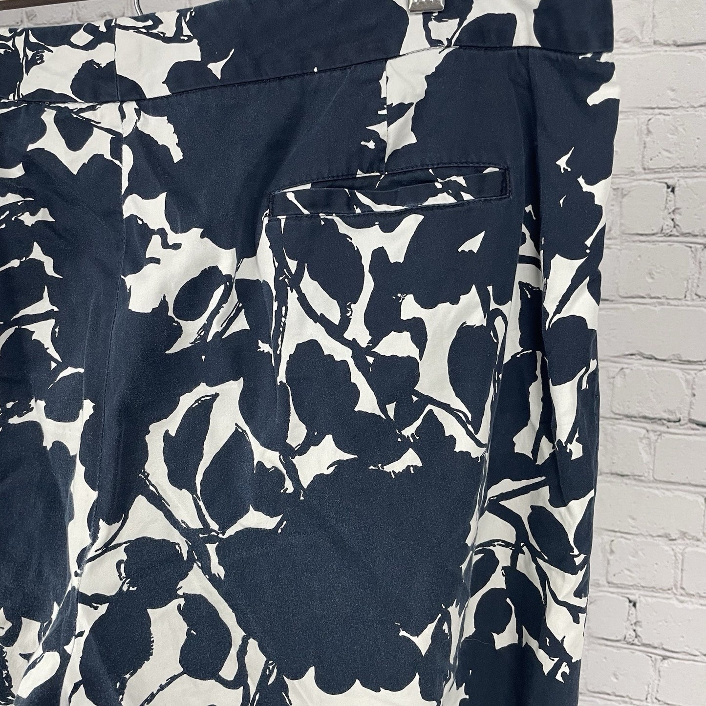 Lafayette 148 Blue White Floral Lightweight Crop Capri Pants Size 16 (38x23.5)