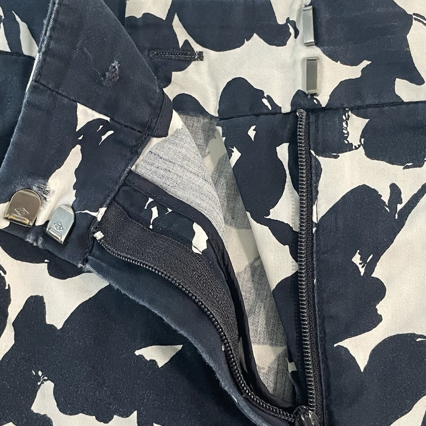 Lafayette 148 Blue White Floral Lightweight Crop Capri Pants Size 16 (38x23.5)