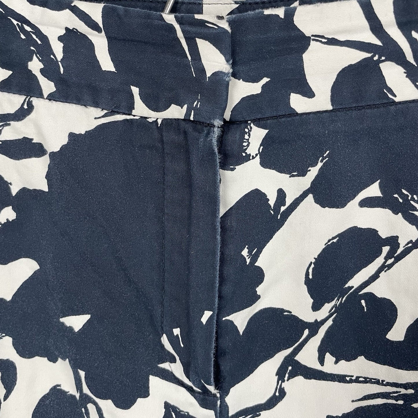 Lafayette 148 Blue White Floral Lightweight Crop Capri Pants Size 16 (38x23.5)
