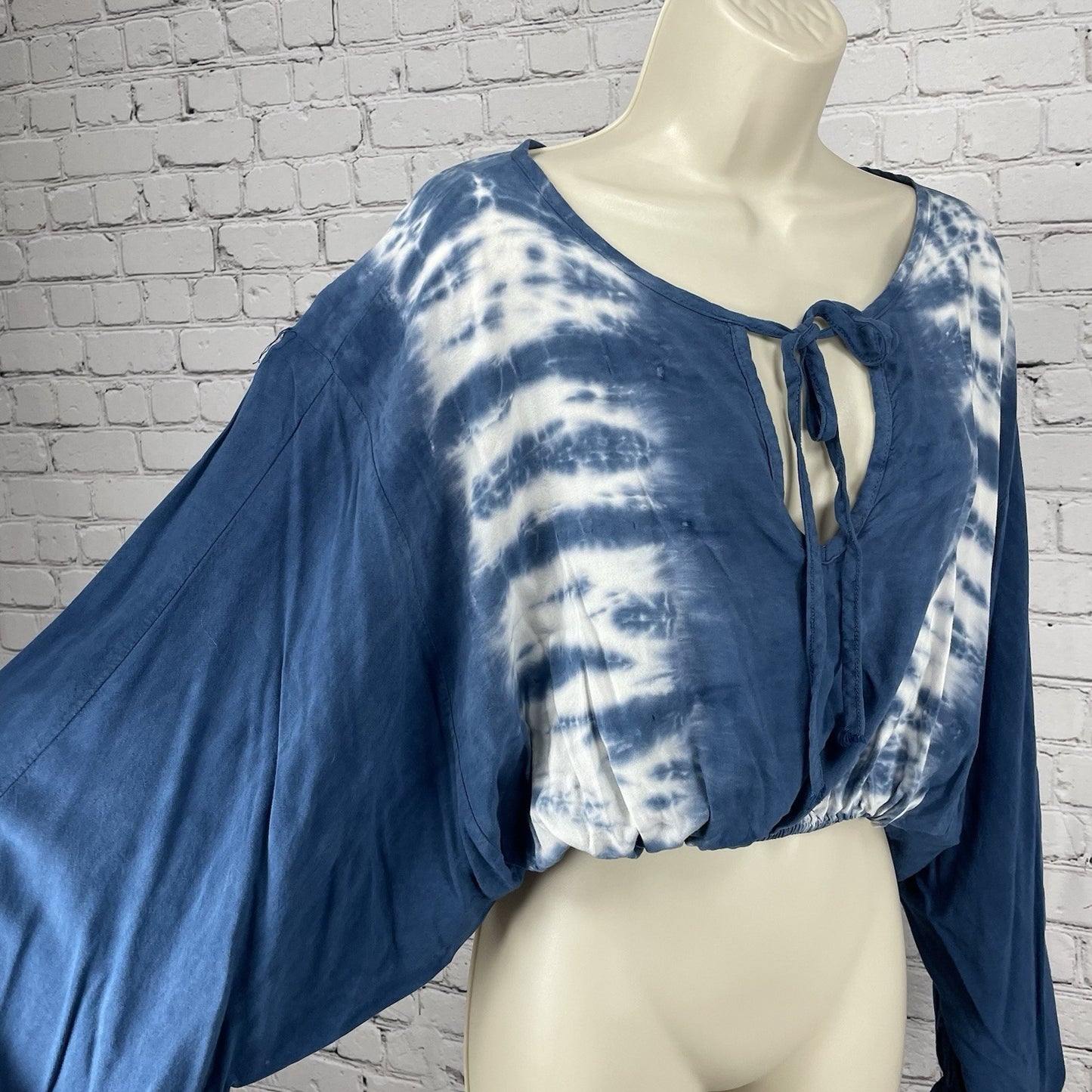 Lulu’s Blue Tie Dye Boho Kimono Long Sleeve Cropped Blouse Key Hole Top USA S