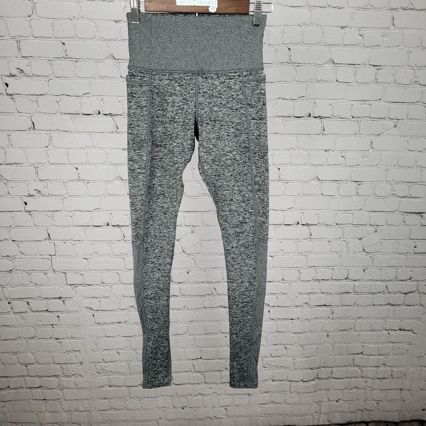 Athleta Grey Exhale Heel Tight Athleisure Yoga Pants Leggings Size XS (24x32)