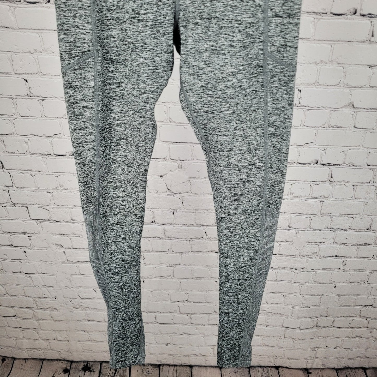 Athleta Grey Exhale Heel Tight Athleisure Yoga Pants Leggings Size XS (24x32)
