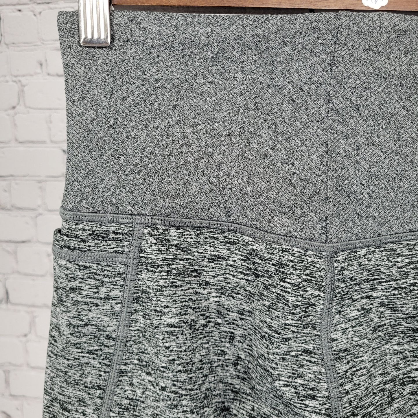 Athleta Grey Exhale Heel Tight Athleisure Yoga Pants Leggings Size XS (24x32)
