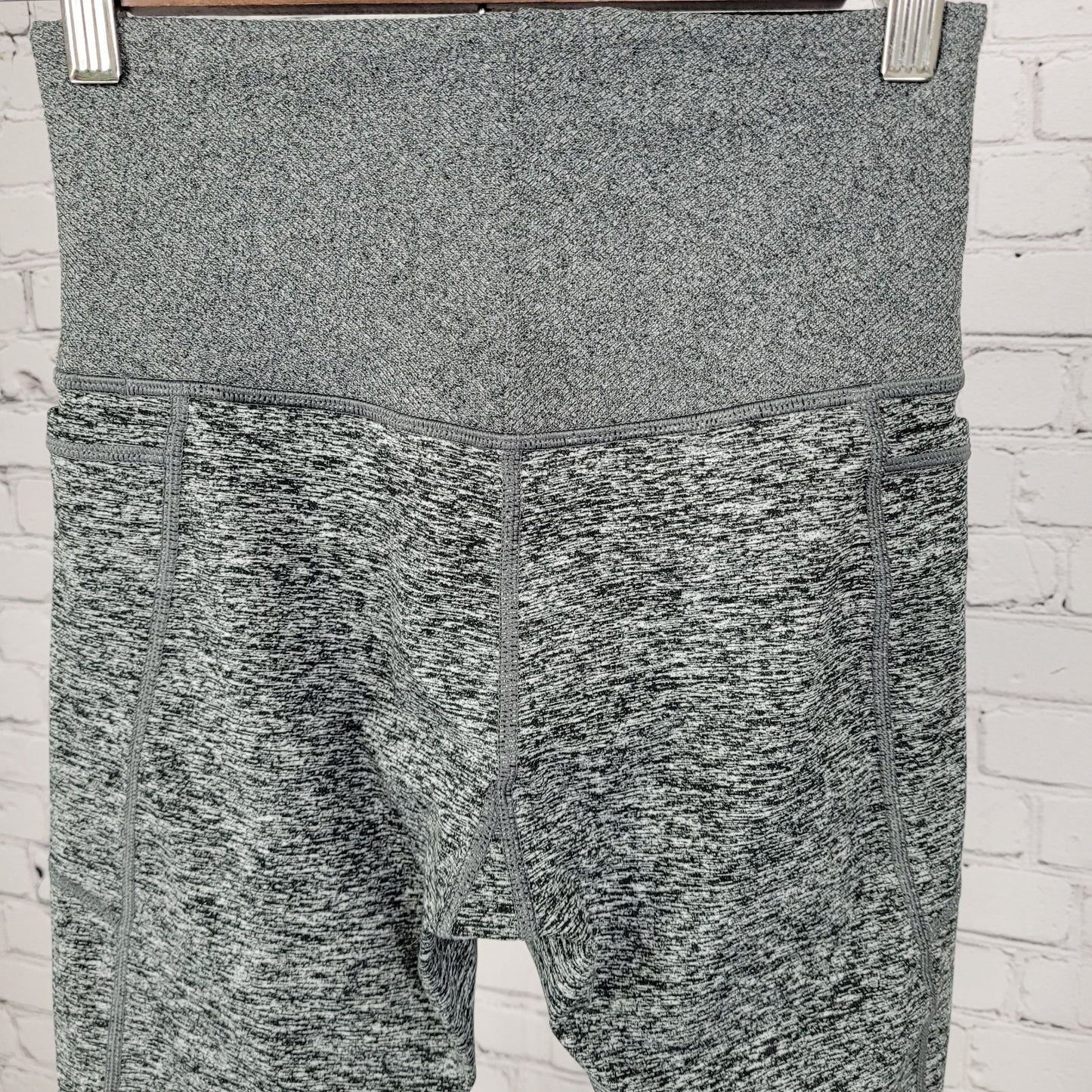 Athleta Grey Exhale Heel Tight Athleisure Yoga Pants Leggings Size XS (24x32)