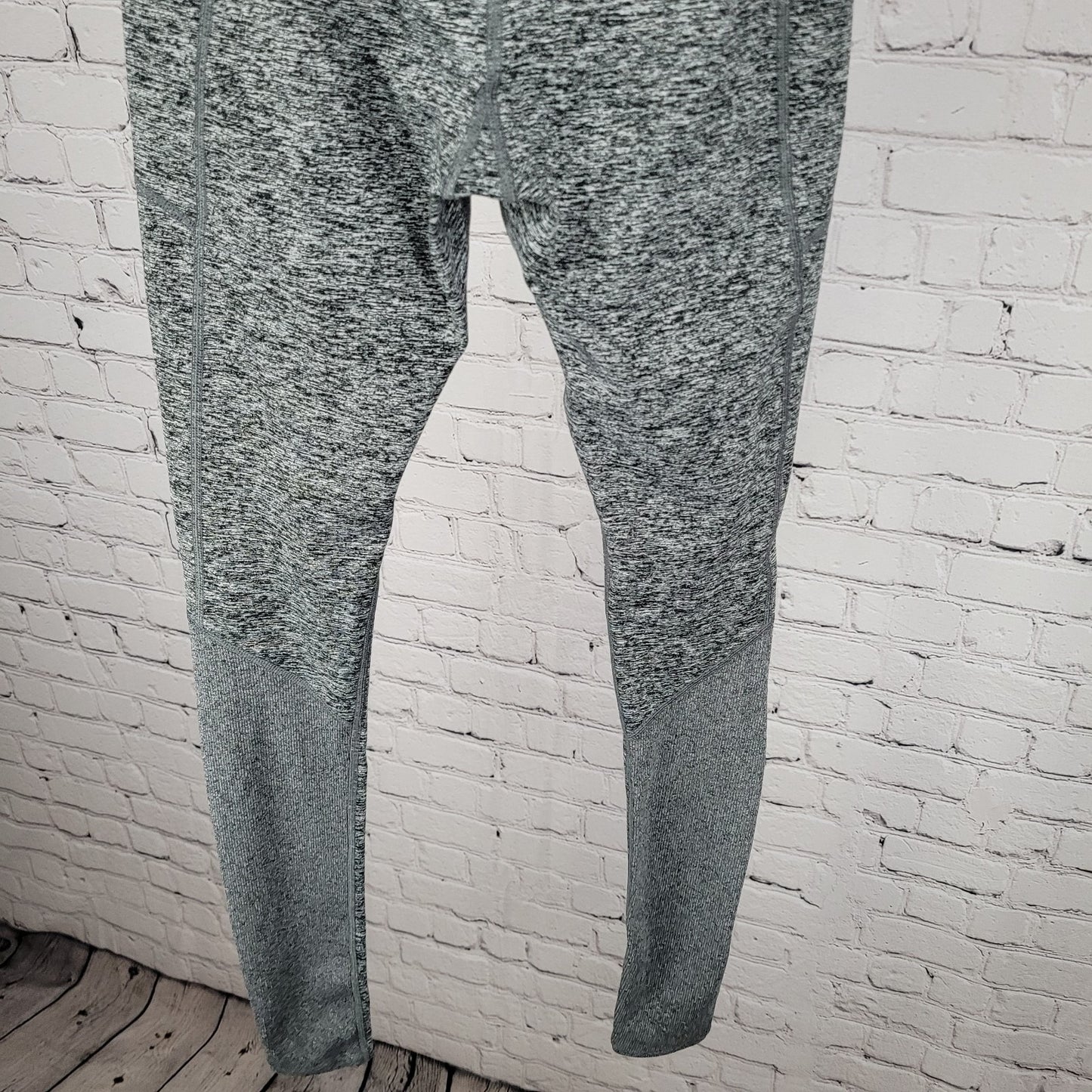 Athleta Grey Exhale Heel Tight Athleisure Yoga Pants Leggings Size XS (24x32)