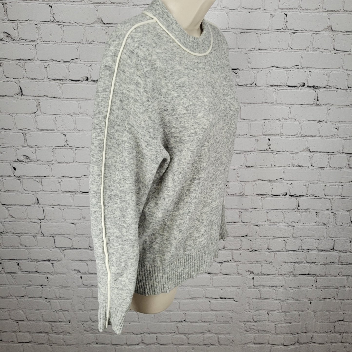 Athleta Heathered Grey Merino Extra Fine Wool Blend Sweater Size Medium M