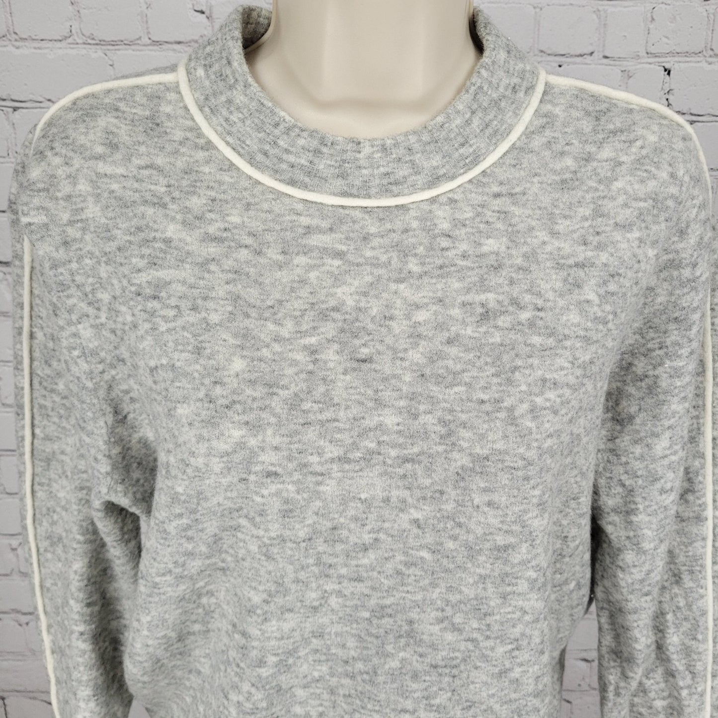 Athleta Heathered Grey Merino Extra Fine Wool Blend Sweater Size Medium M