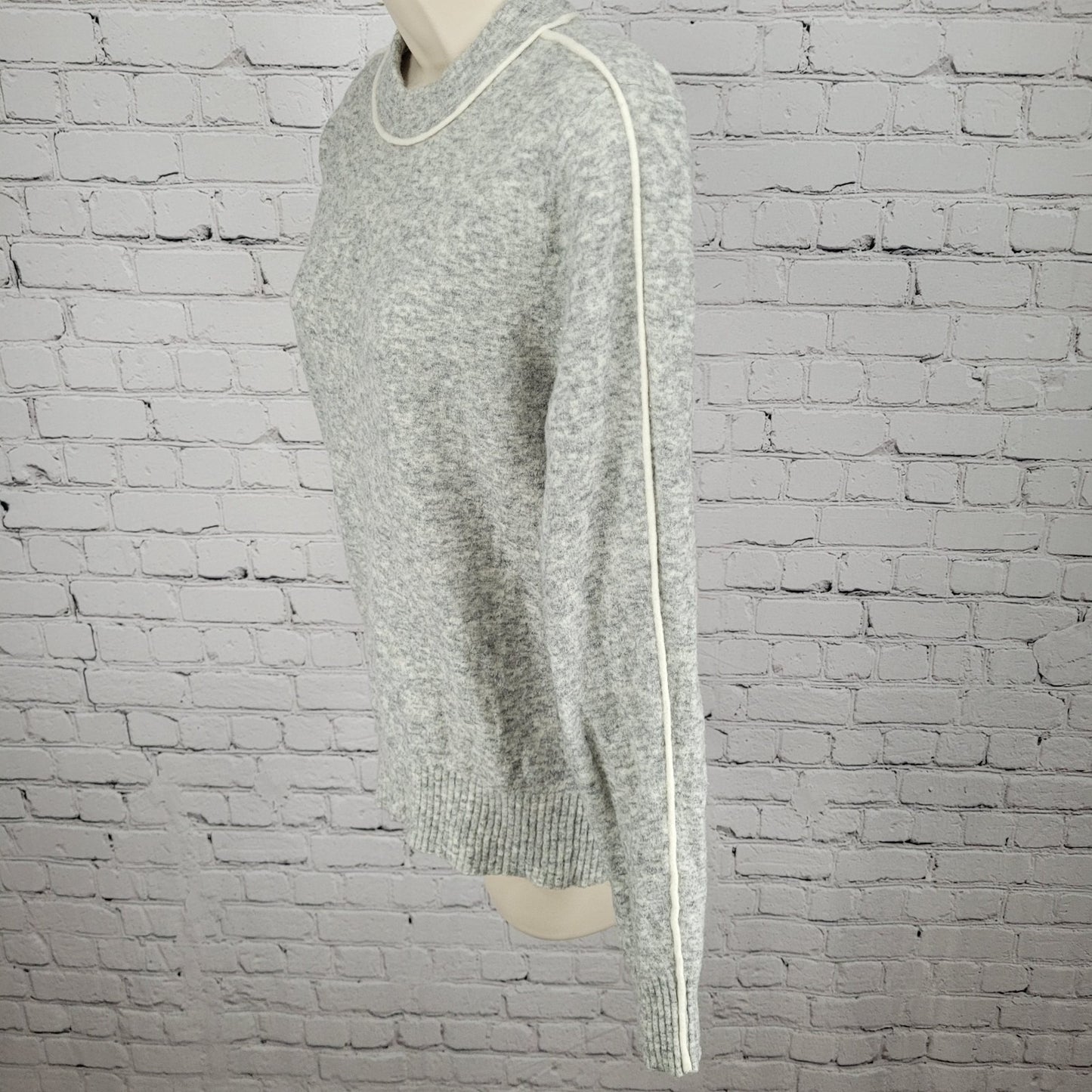 Athleta Heathered Grey Merino Extra Fine Wool Blend Sweater Size Medium M