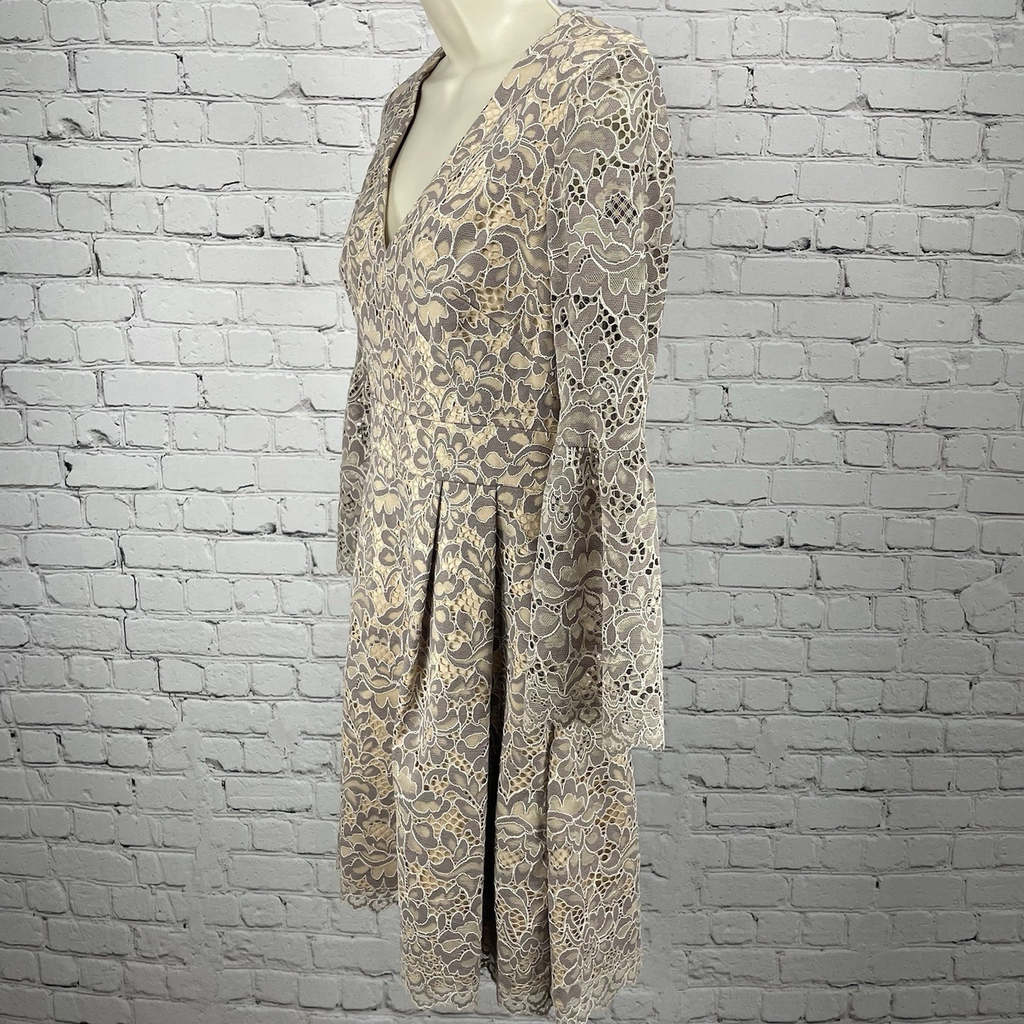 Eliza J Beige Floral Lace Long Bell Sleeve Pleated Lined Zipped Dress Size 4